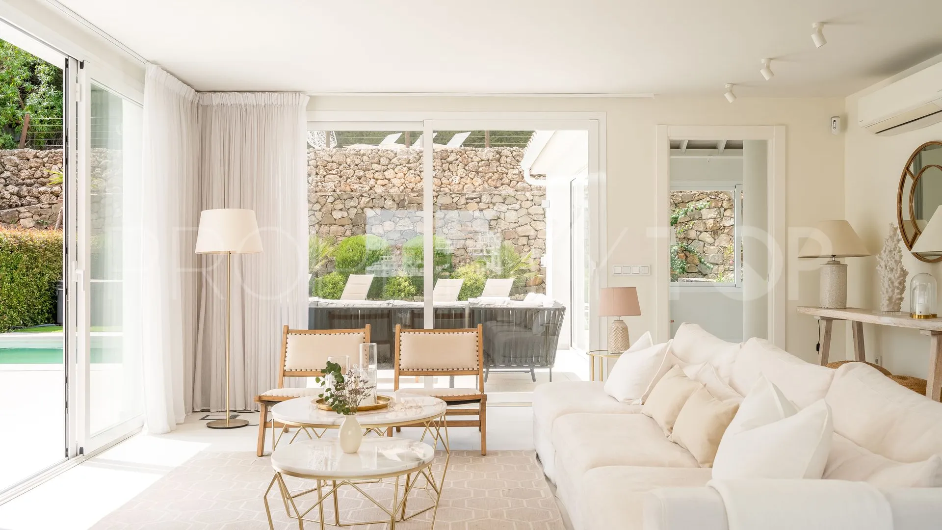 Villa for sale in Los Naranjos Hill Club with 5 bedrooms