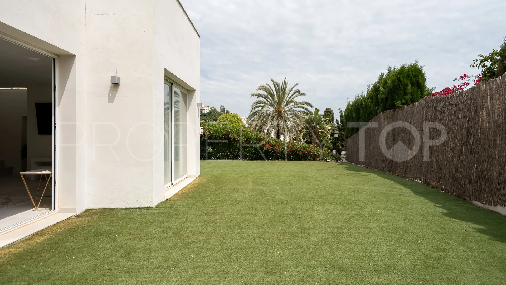 Villa for sale in Los Naranjos Hill Club with 5 bedrooms