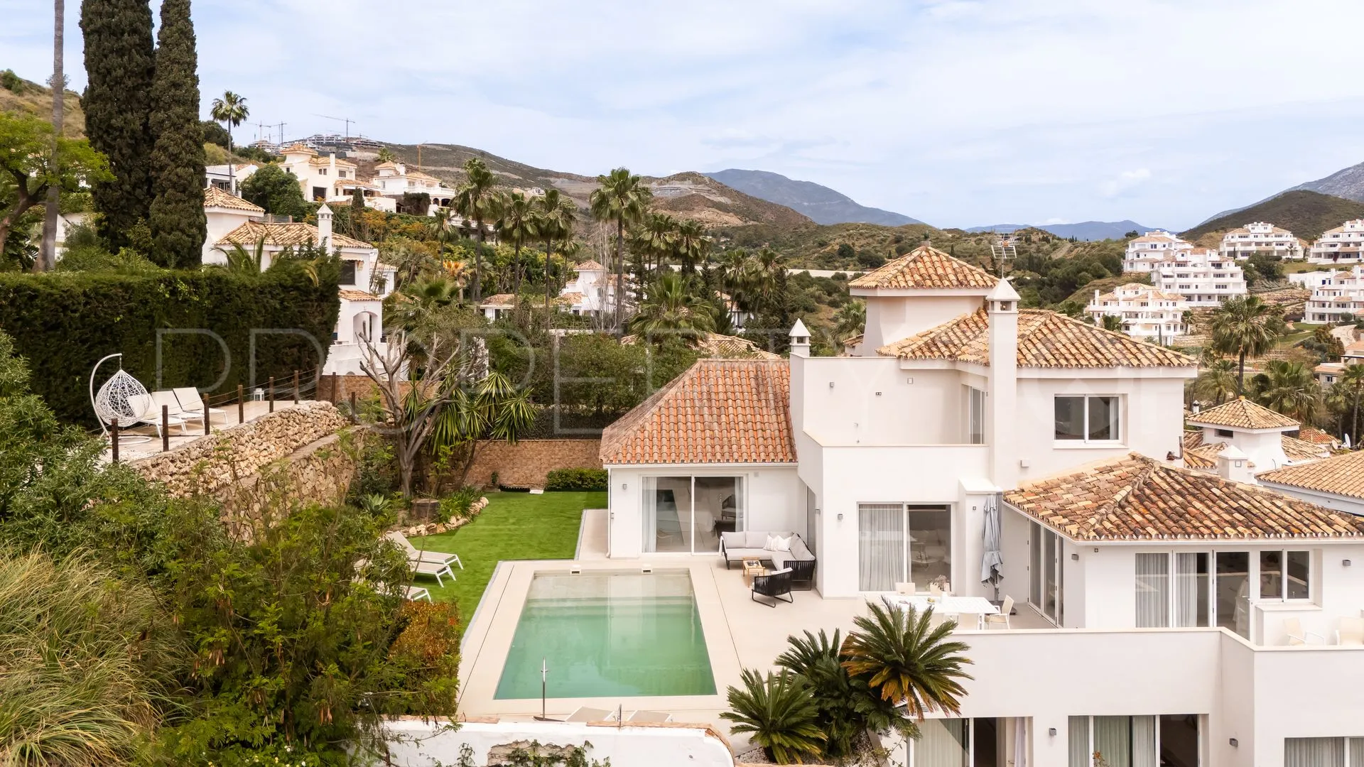 Villa for sale in Los Naranjos Hill Club with 5 bedrooms