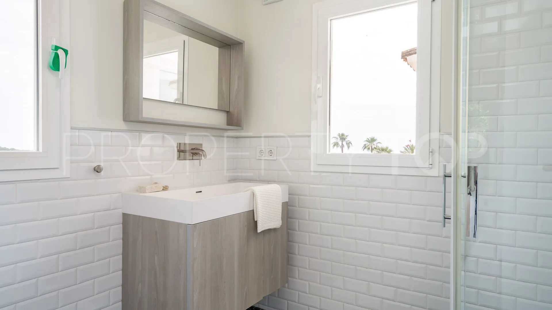 Villa for sale in Los Naranjos Hill Club with 5 bedrooms