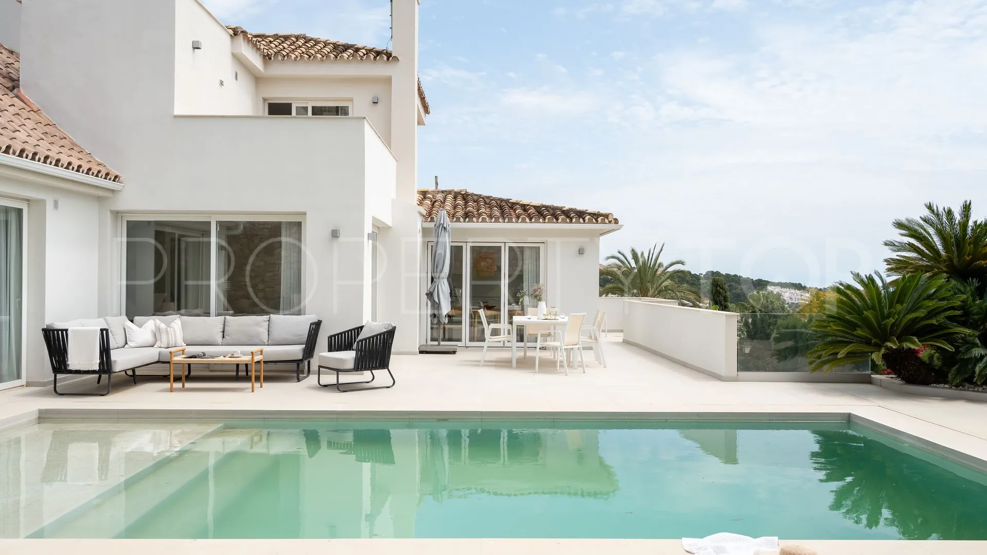 Villa for sale in Los Naranjos Hill Club with 5 bedrooms