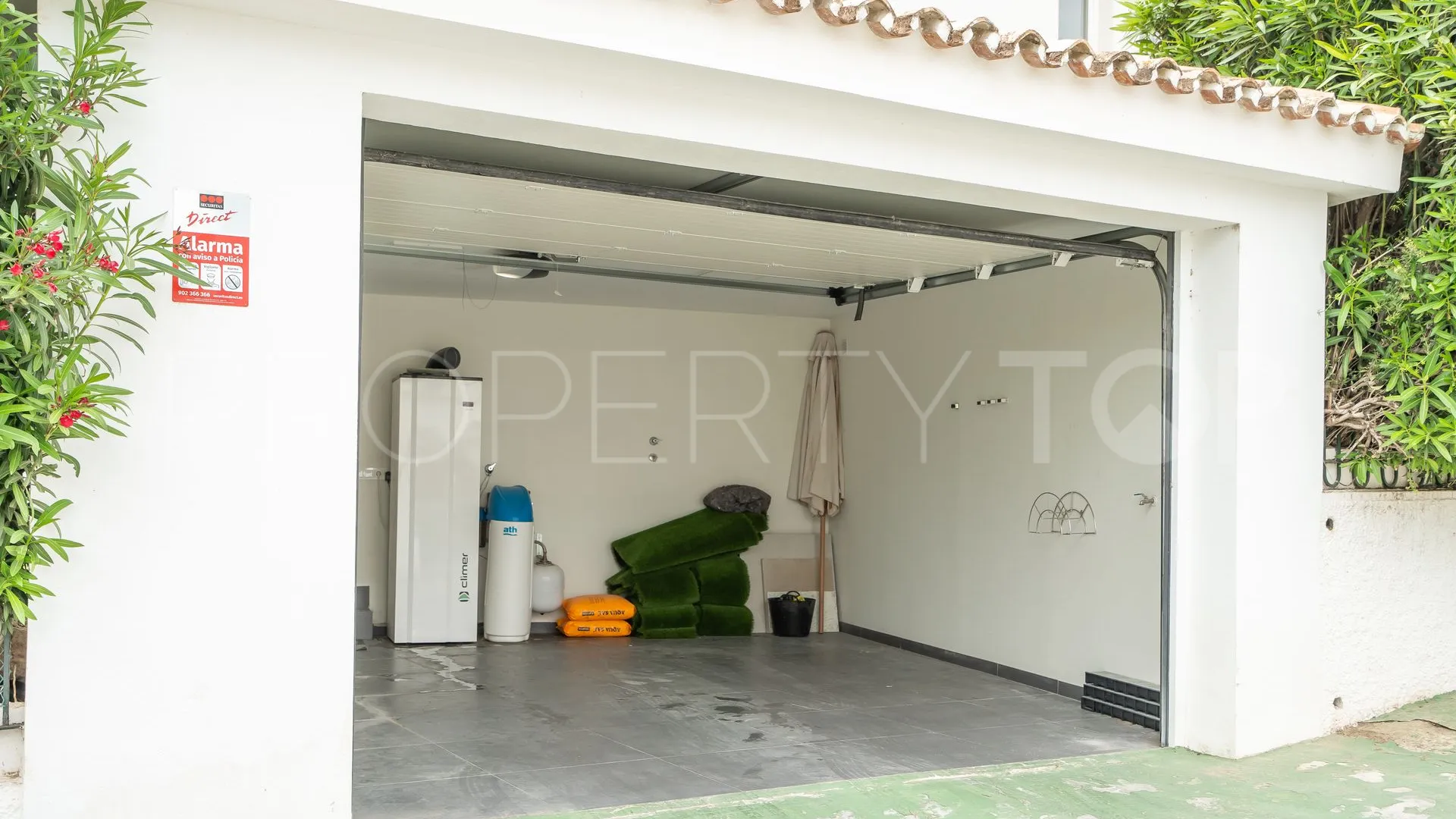 Villa for sale in Los Naranjos Hill Club with 5 bedrooms