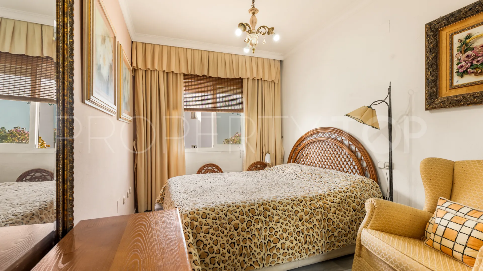 Atico duplex en venta en Guadalmina Baja