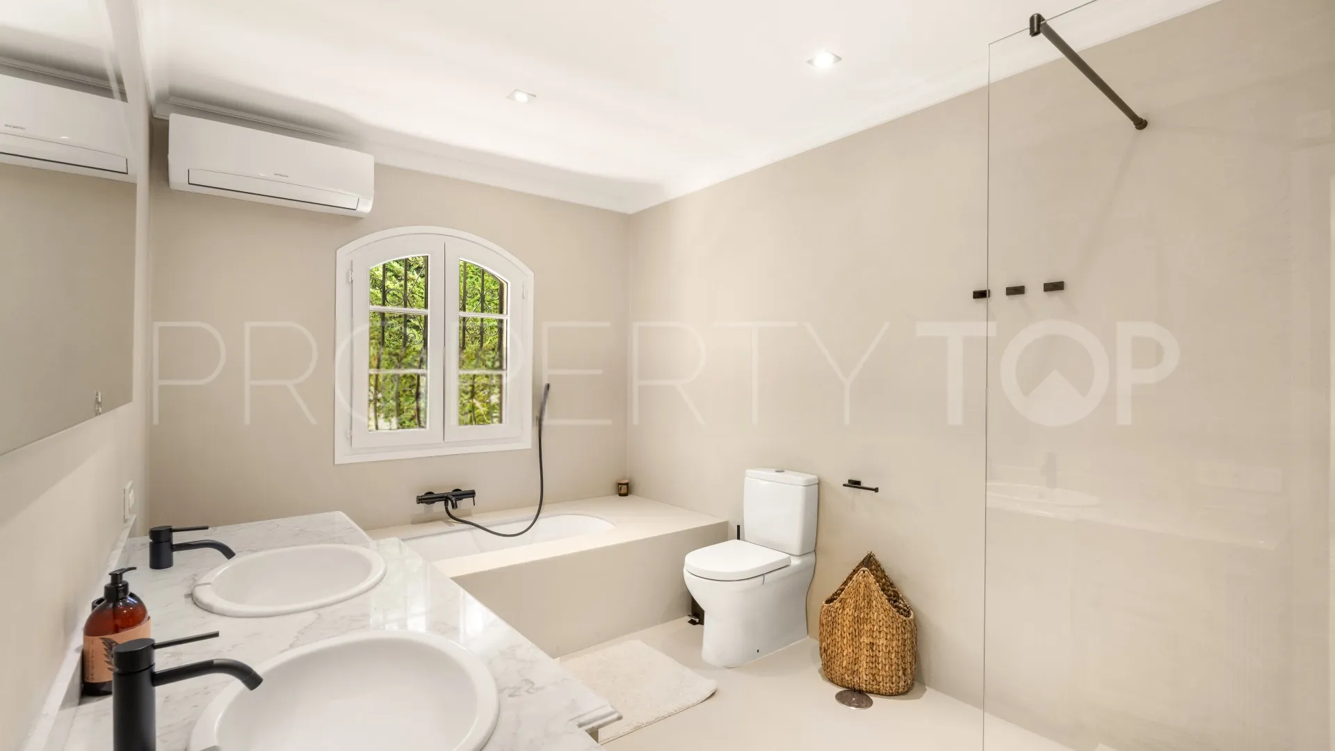 4 bedrooms villa in Los Altos del Paraiso for sale