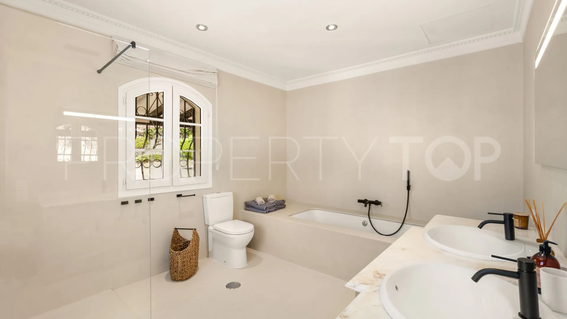 4 bedrooms villa in Los Altos del Paraiso for sale