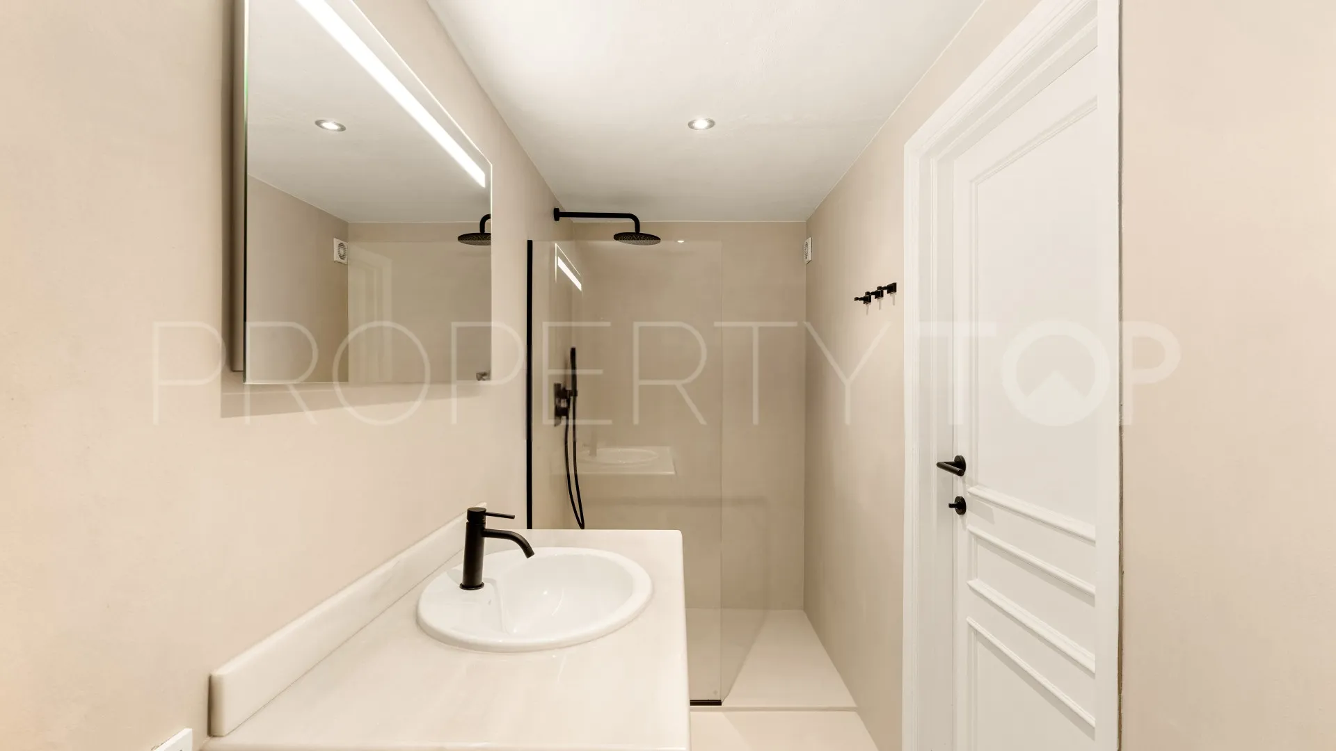 4 bedrooms villa in Los Altos del Paraiso for sale