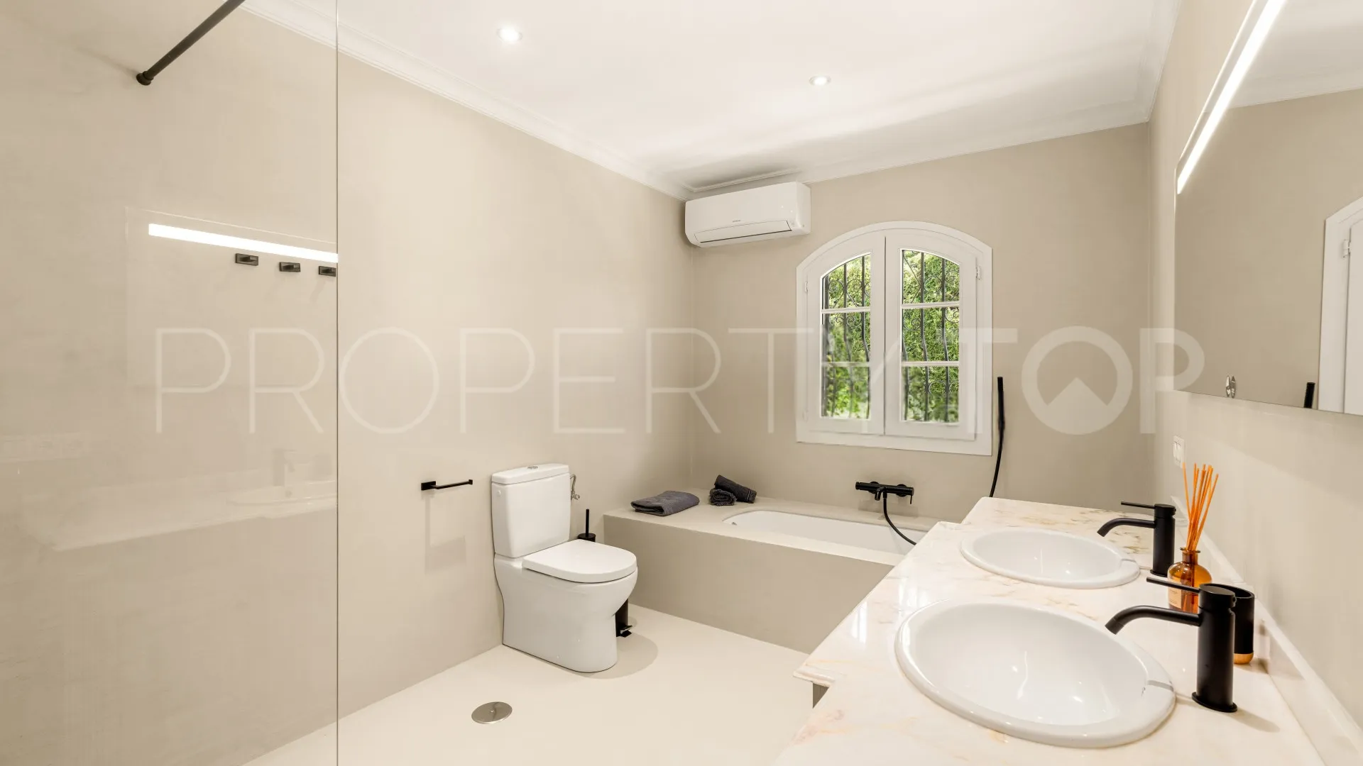 4 bedrooms villa in Los Altos del Paraiso for sale