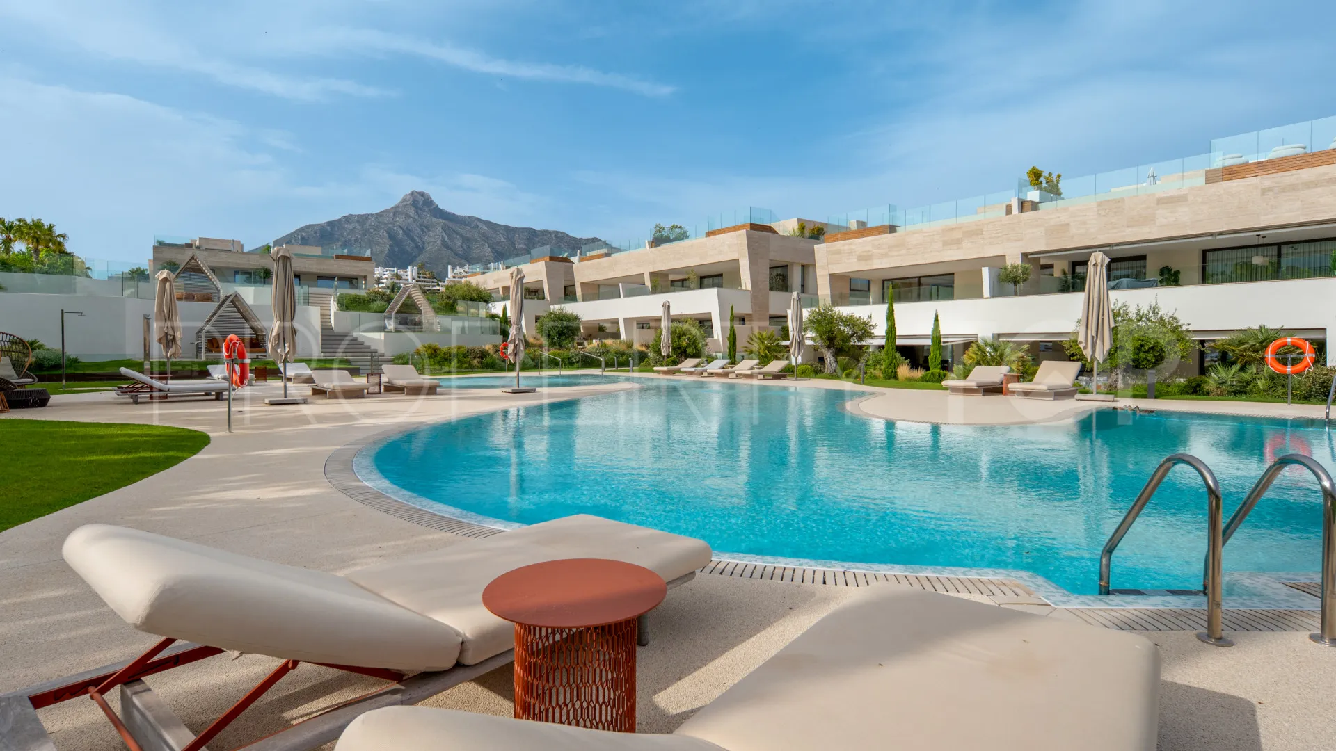 For sale Marbella Golden Mile 4 bedrooms ground floor duplex