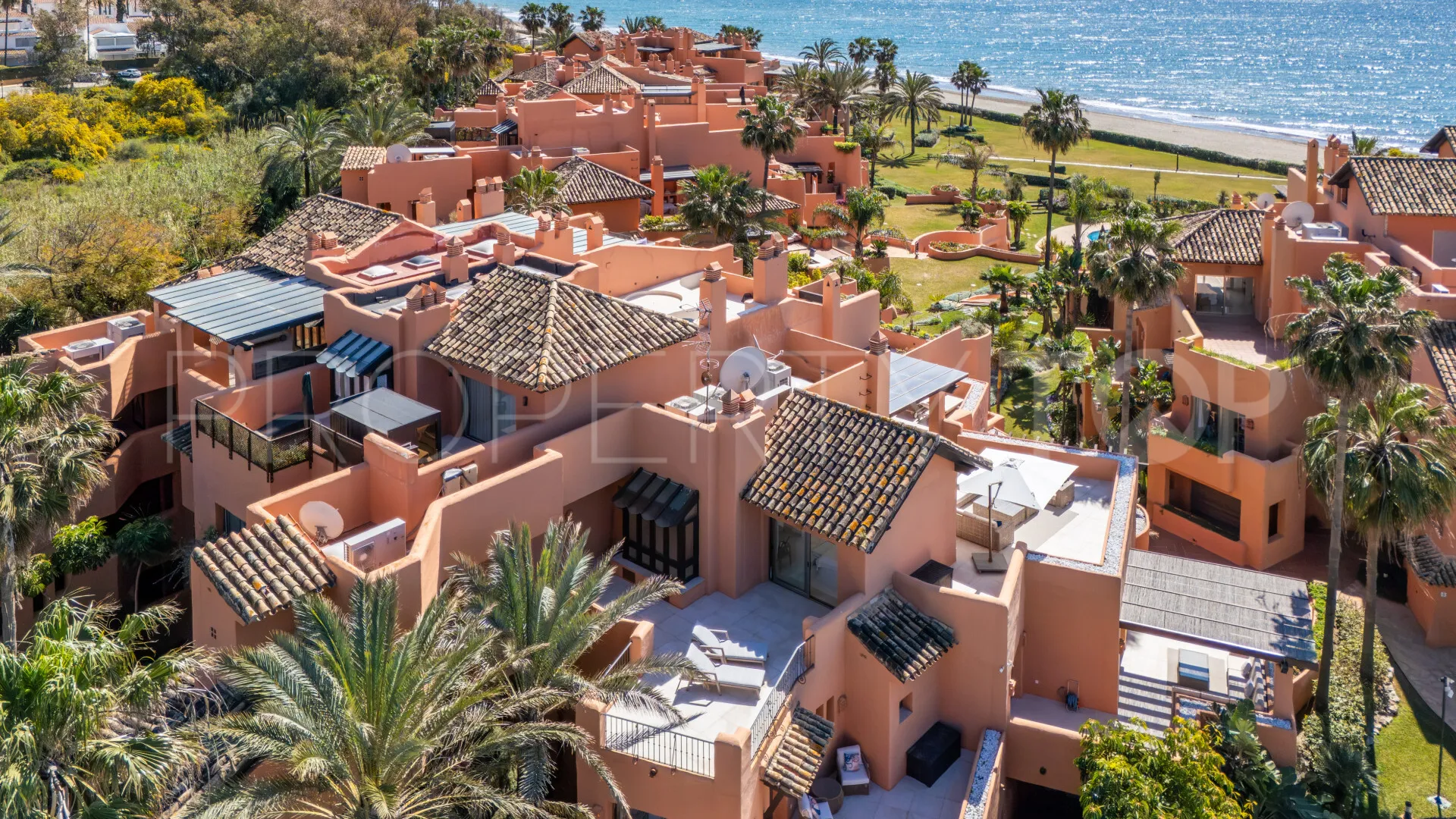 For sale duplex penthouse in Marbella East with 3 bedrooms