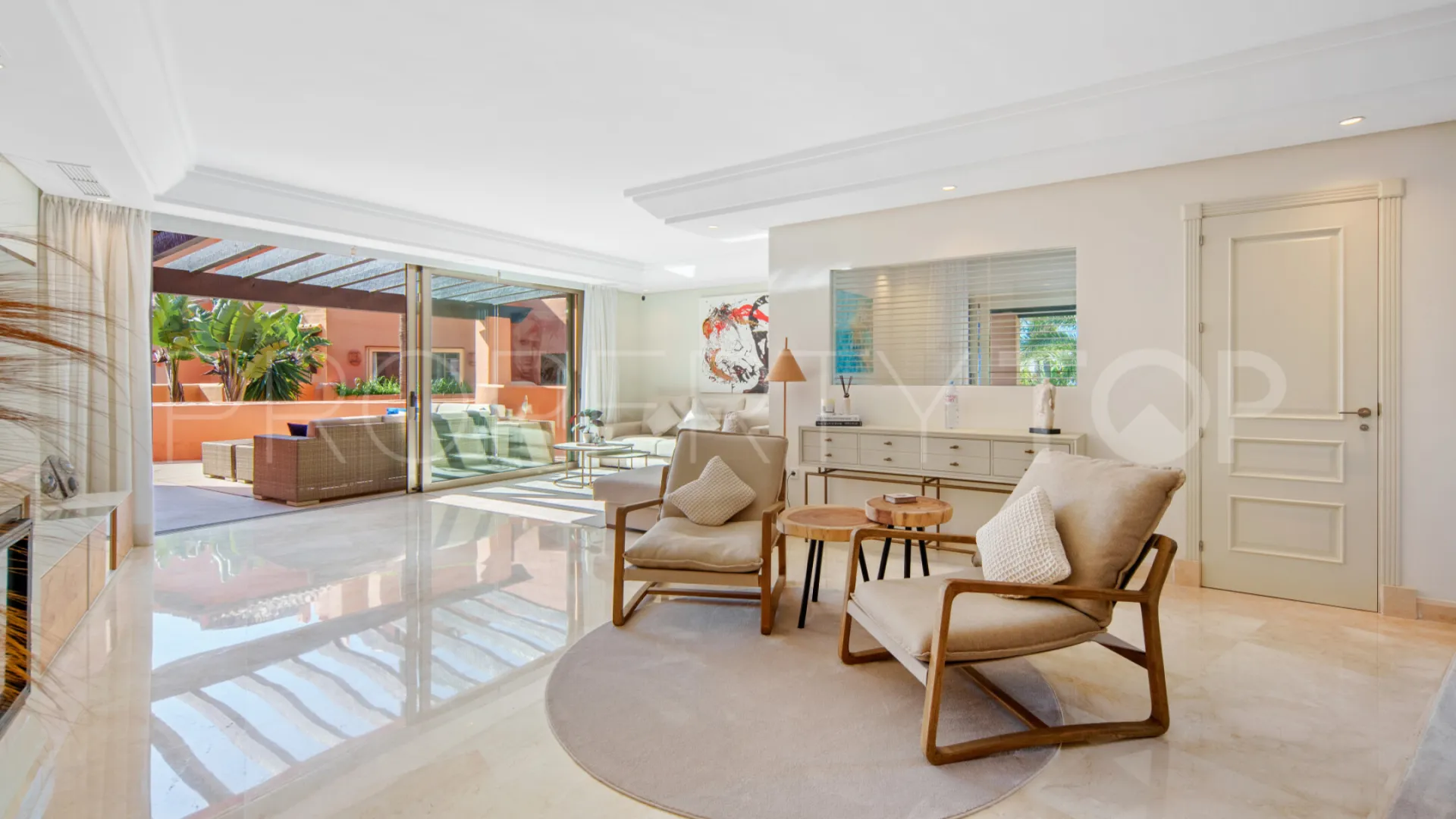 For sale duplex penthouse in Marbella East with 3 bedrooms
