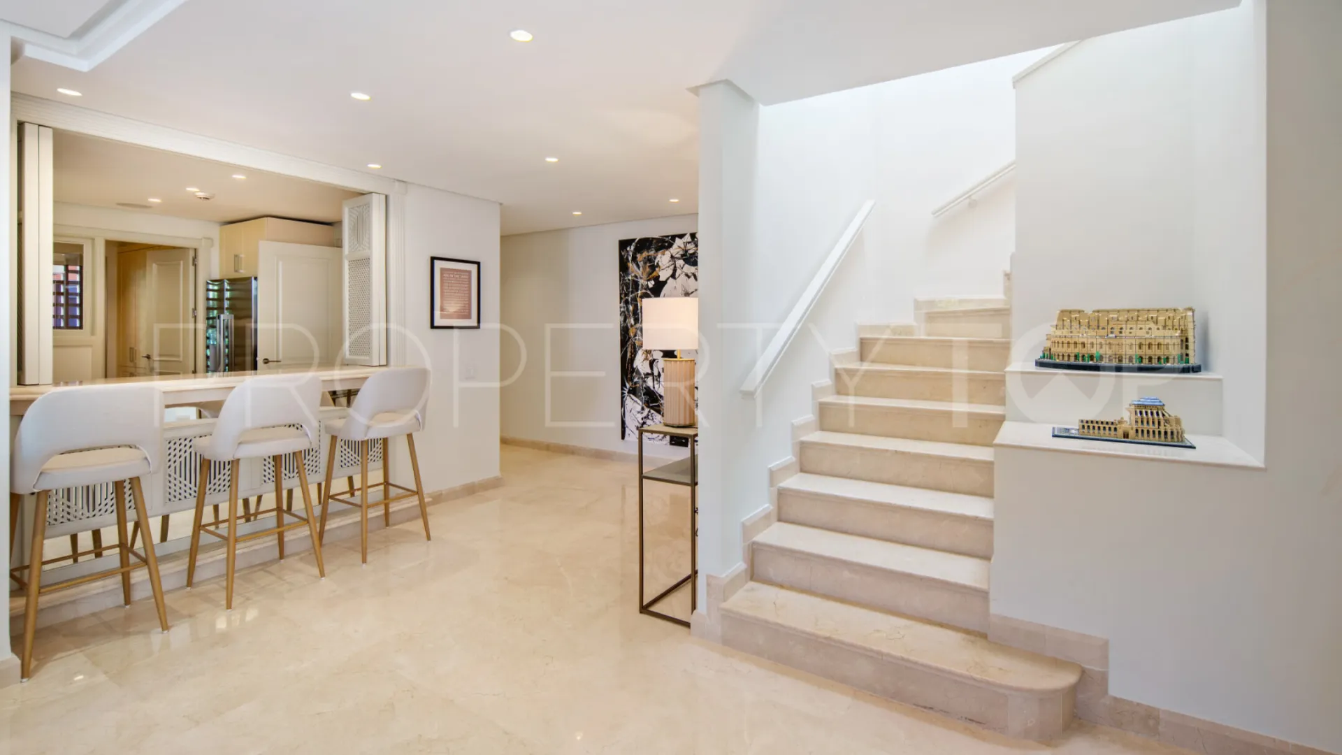 For sale duplex penthouse in Marbella East with 3 bedrooms