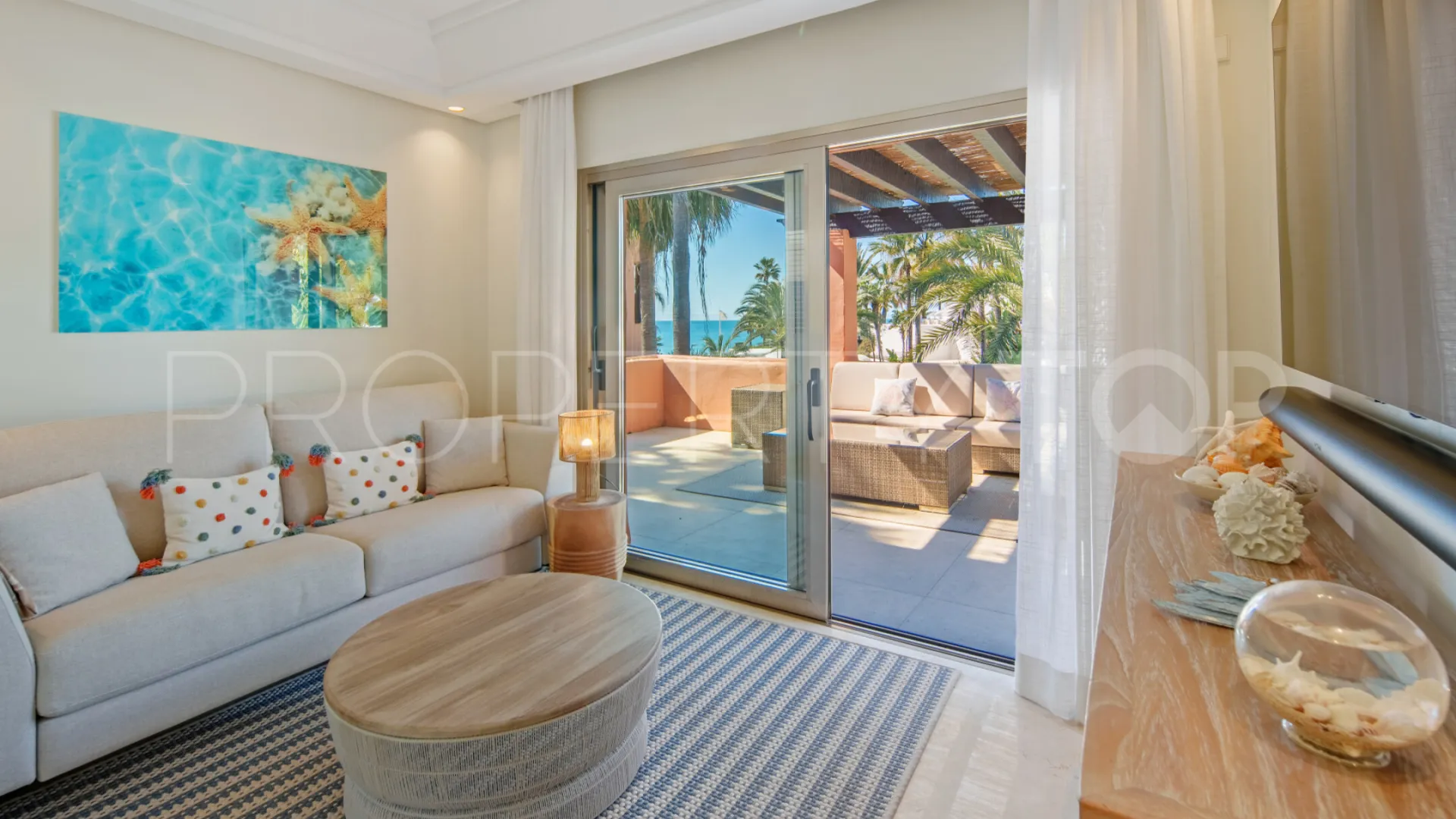 For sale duplex penthouse in Marbella East with 3 bedrooms