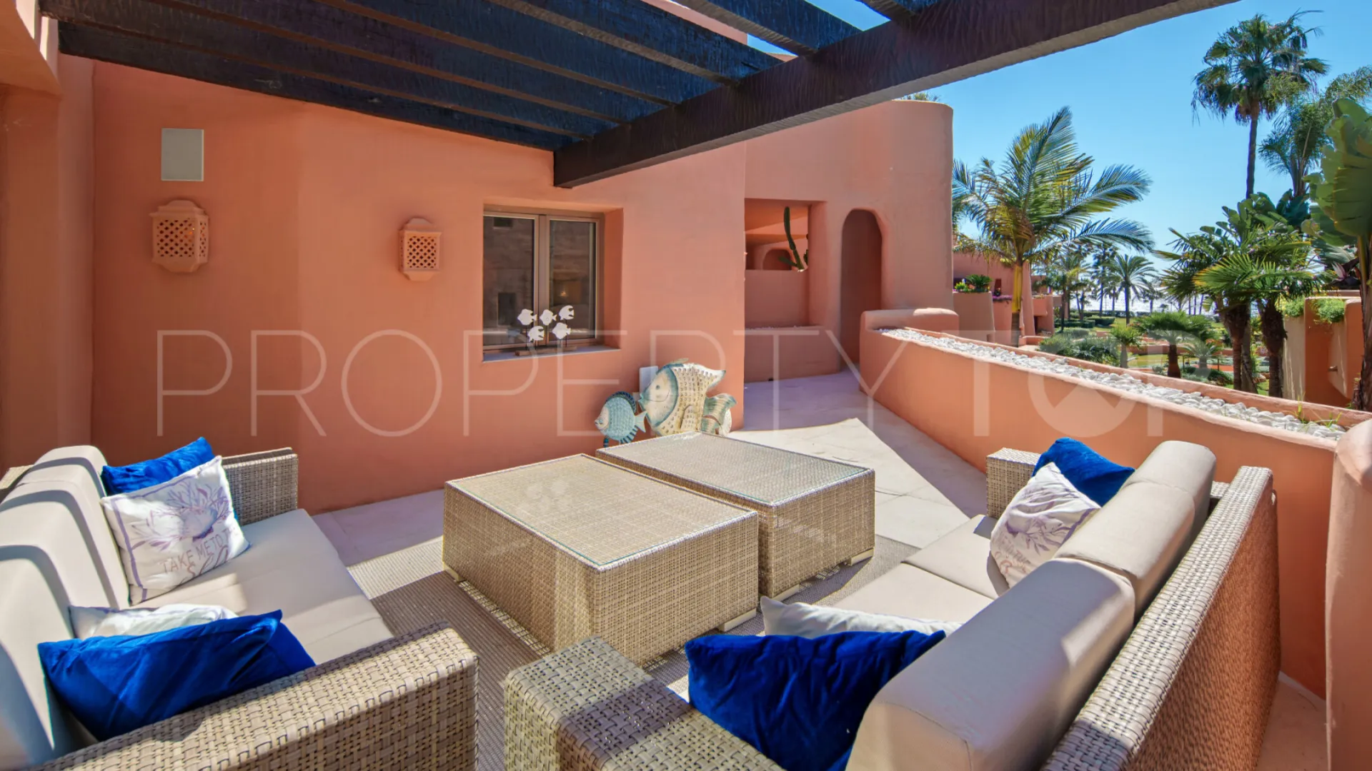 For sale duplex penthouse in Marbella East with 3 bedrooms