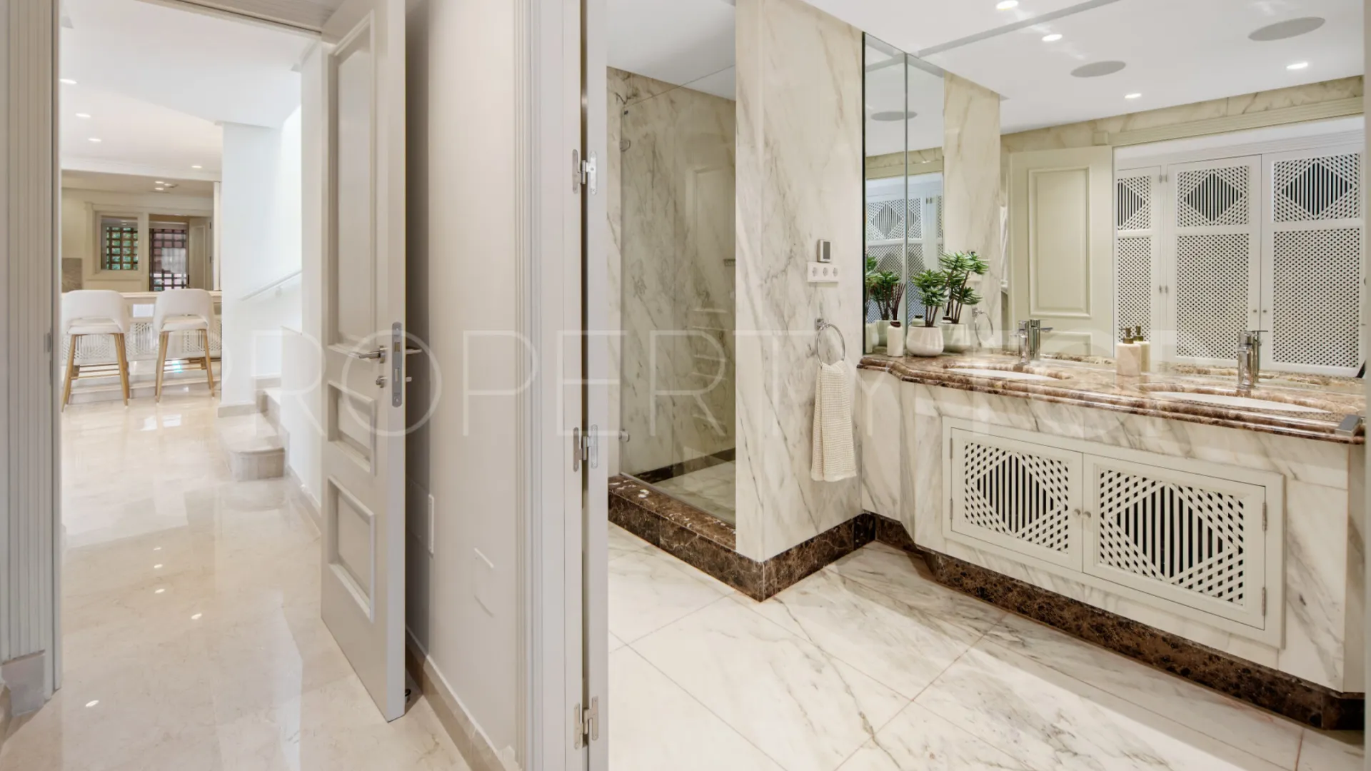 For sale duplex penthouse in Marbella East with 3 bedrooms