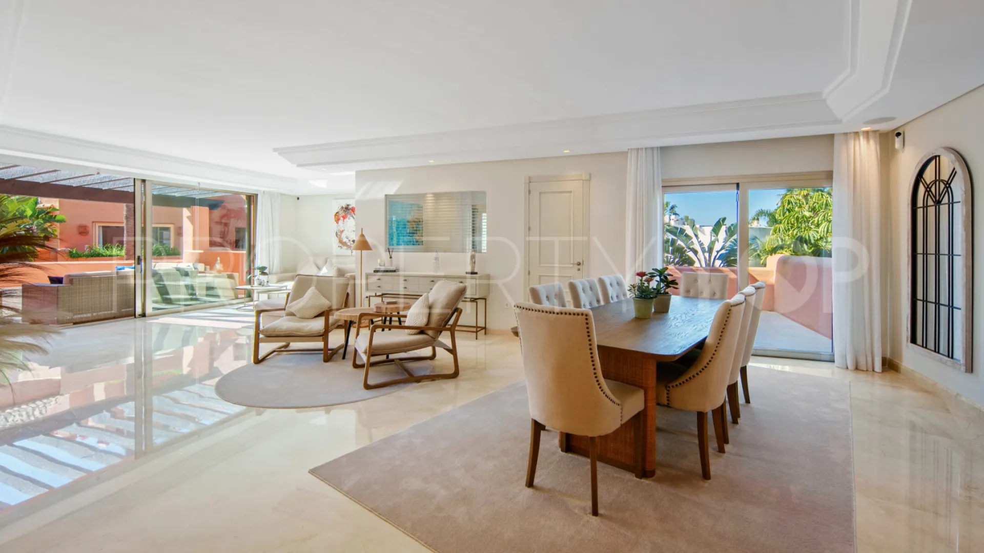 For sale duplex penthouse in Marbella East with 3 bedrooms