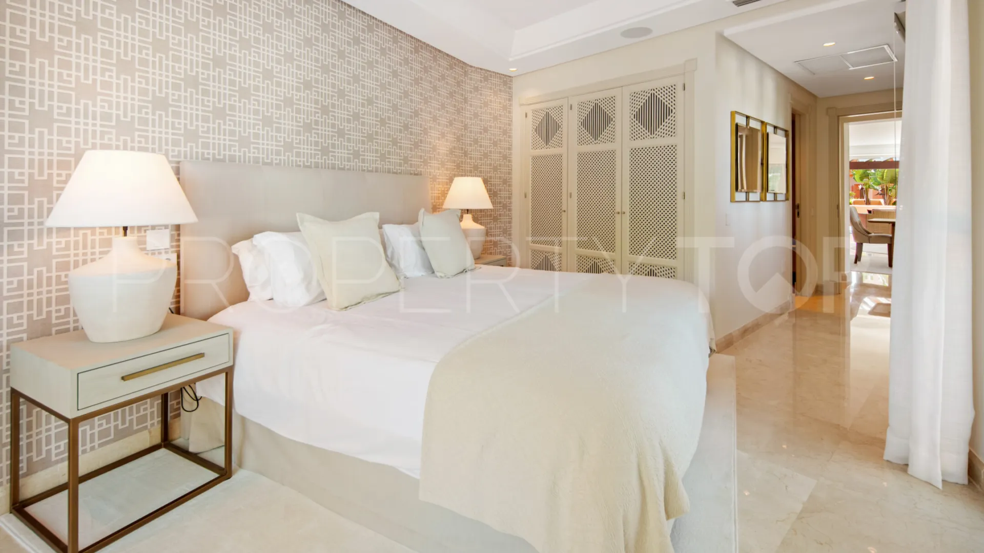 For sale duplex penthouse in Marbella East with 3 bedrooms
