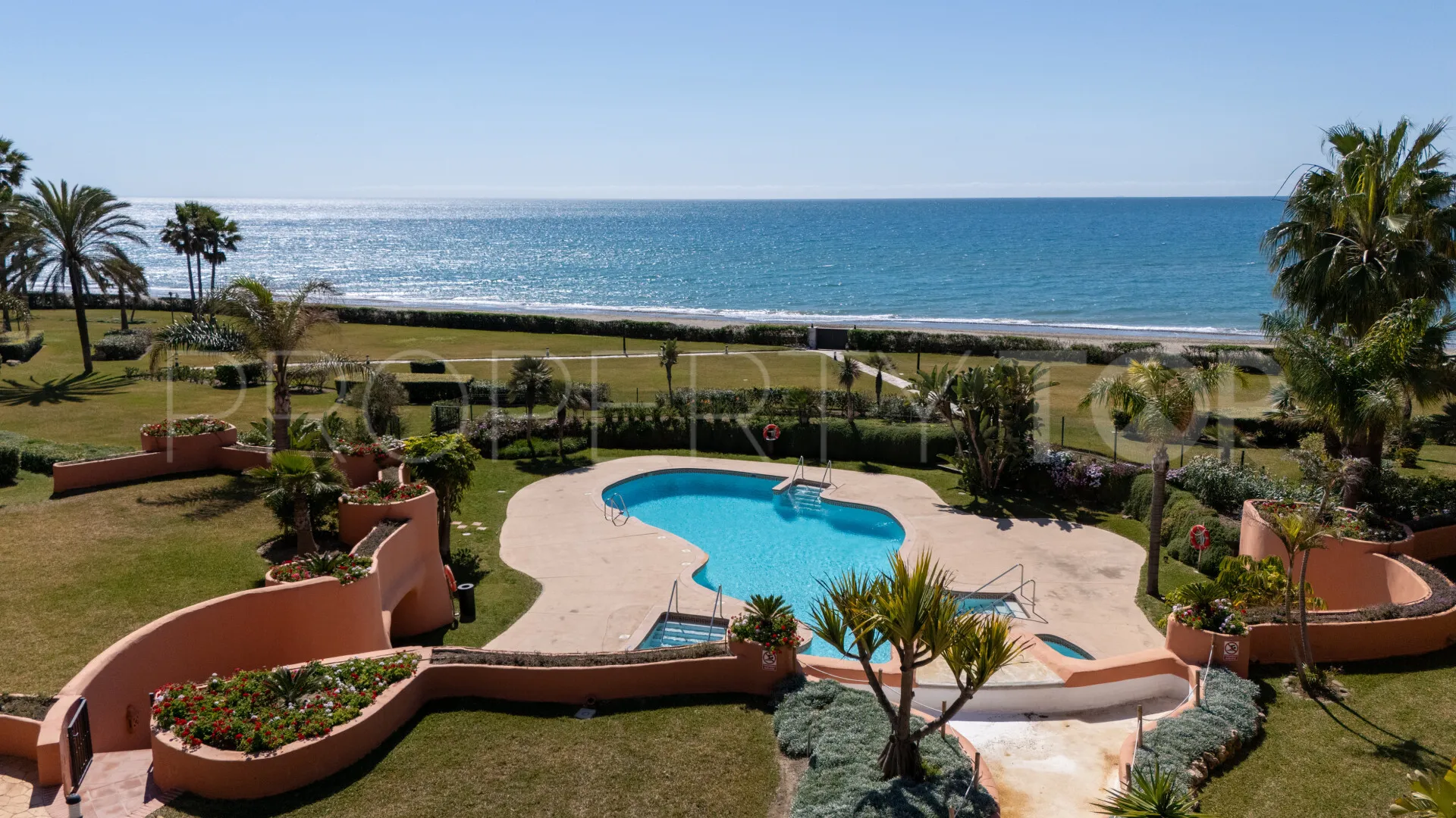 For sale duplex penthouse in Marbella East with 3 bedrooms