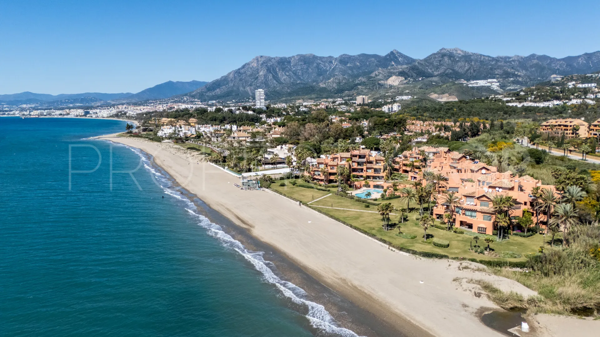 For sale duplex penthouse in Marbella East with 3 bedrooms