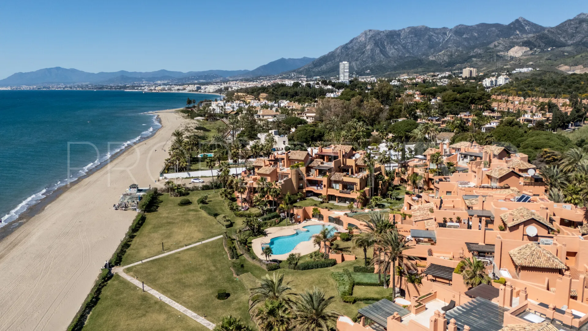 For sale duplex penthouse in Marbella East with 3 bedrooms