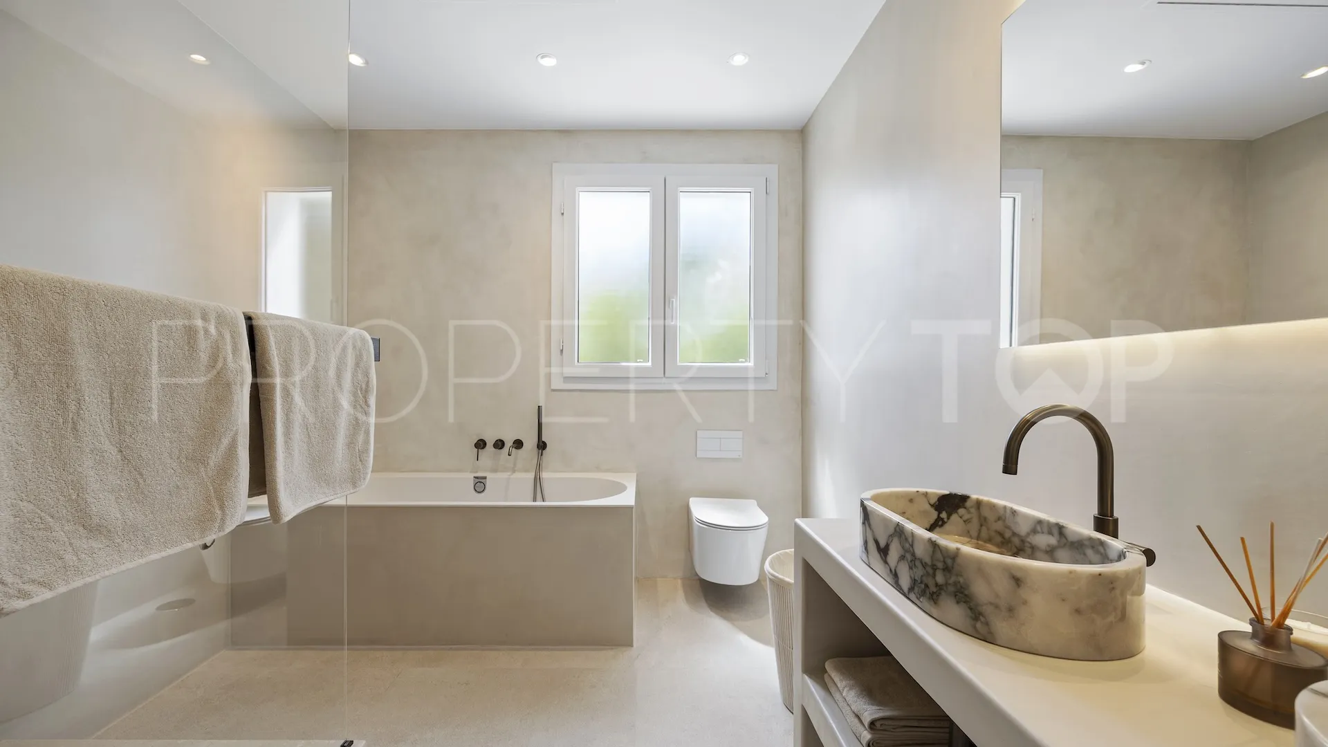 Buy 4 bedrooms villa in La Alqueria