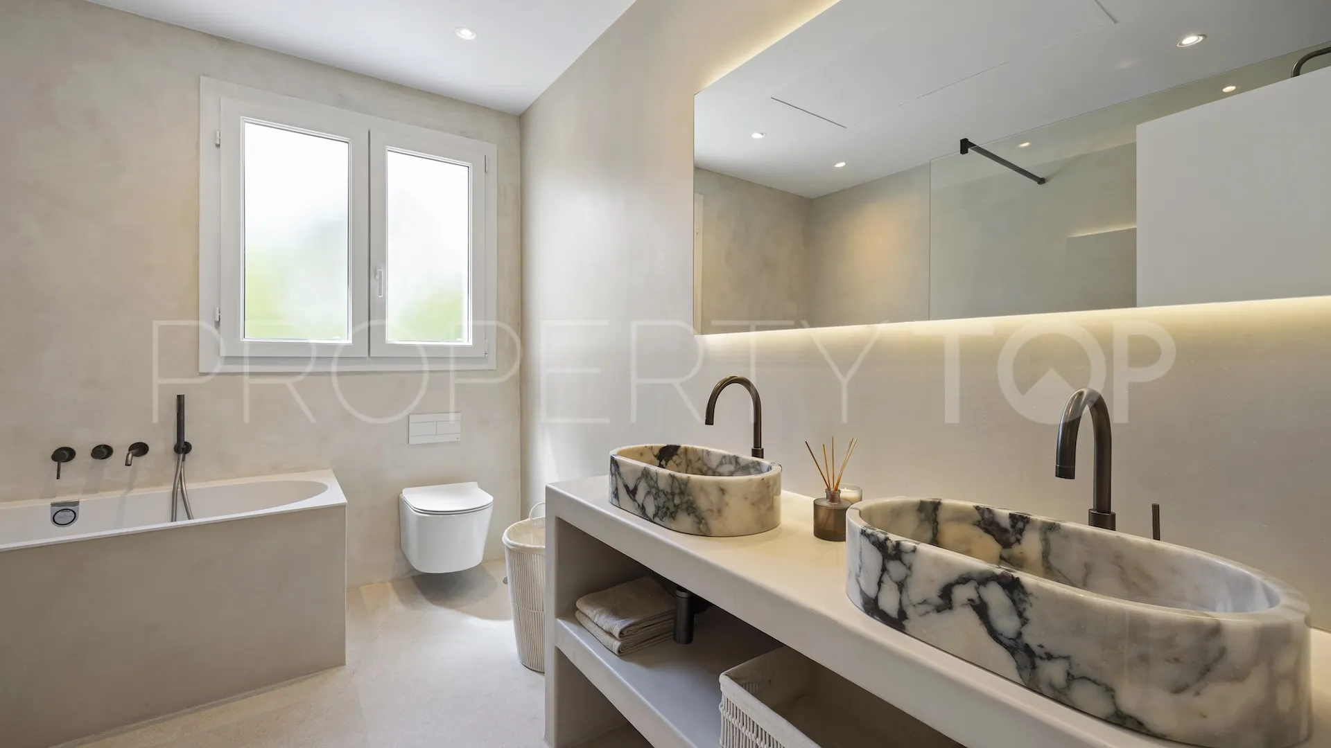 Buy 4 bedrooms villa in La Alqueria
