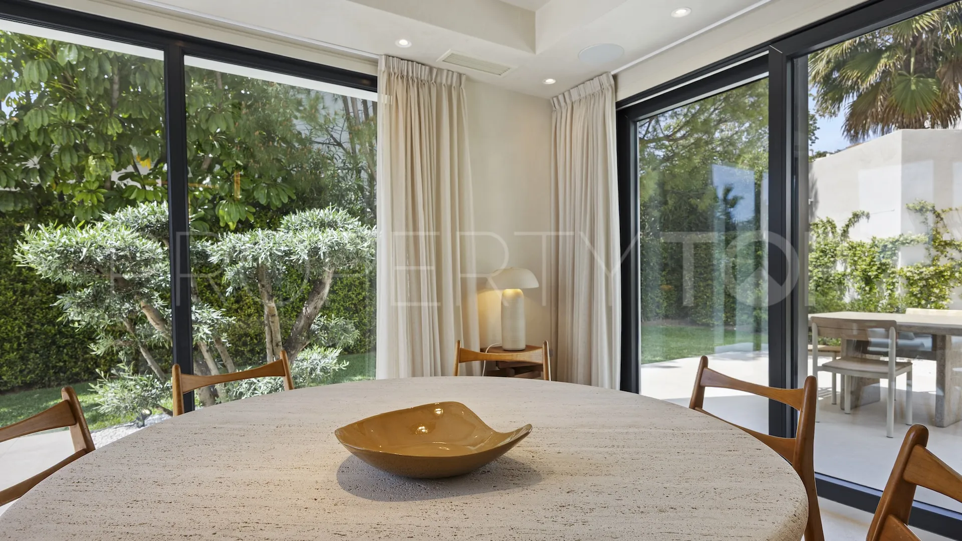Buy 4 bedrooms villa in La Alqueria