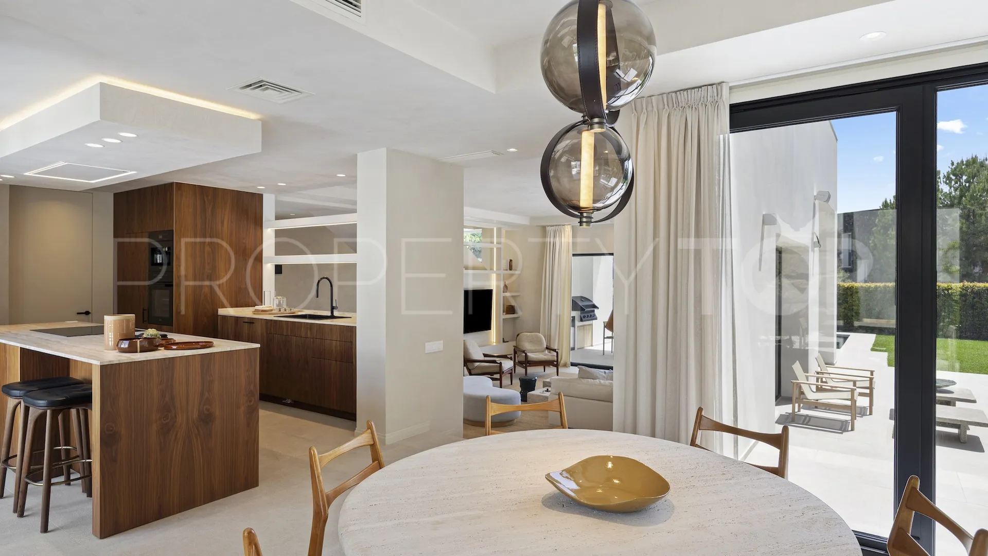 Buy 4 bedrooms villa in La Alqueria