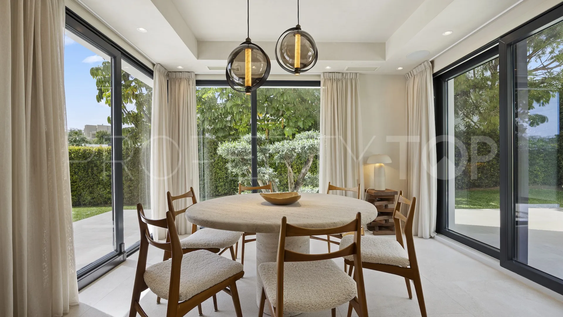 Buy 4 bedrooms villa in La Alqueria