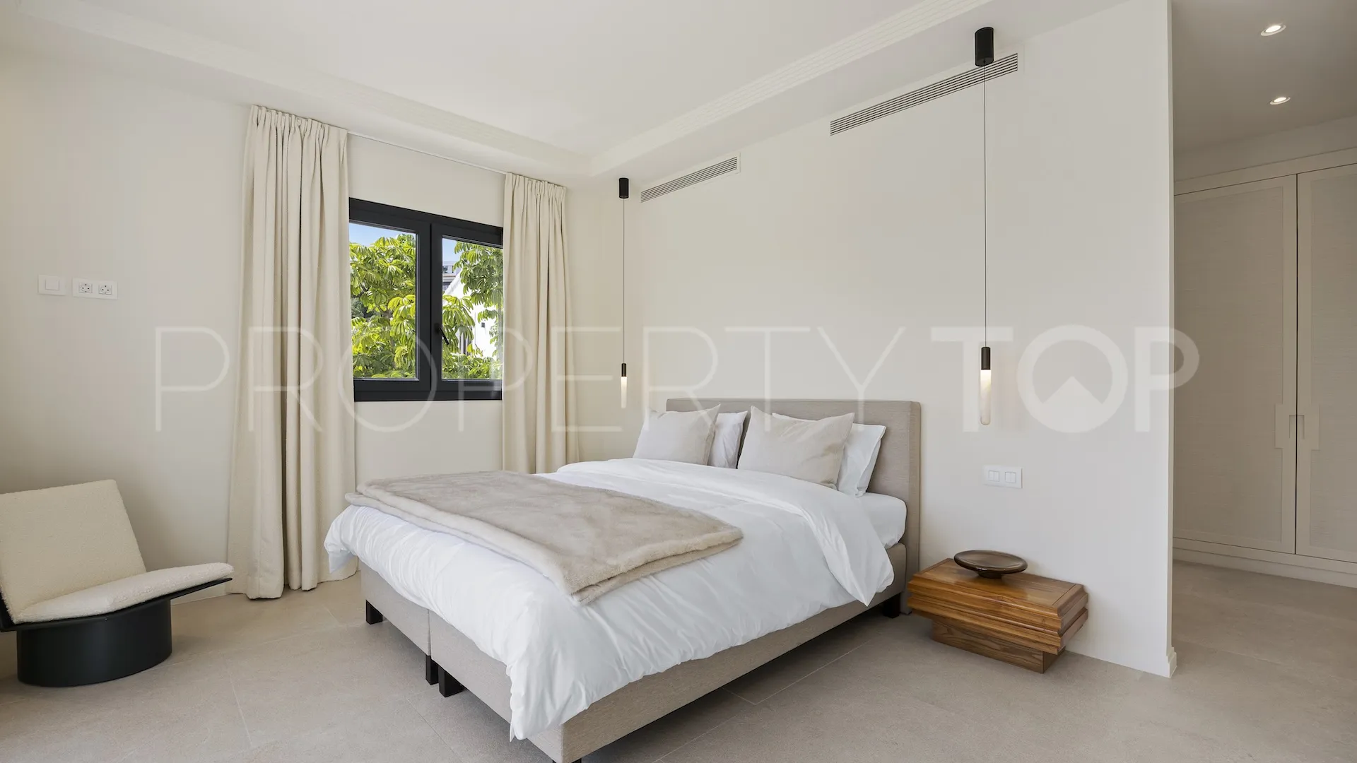Buy 4 bedrooms villa in La Alqueria