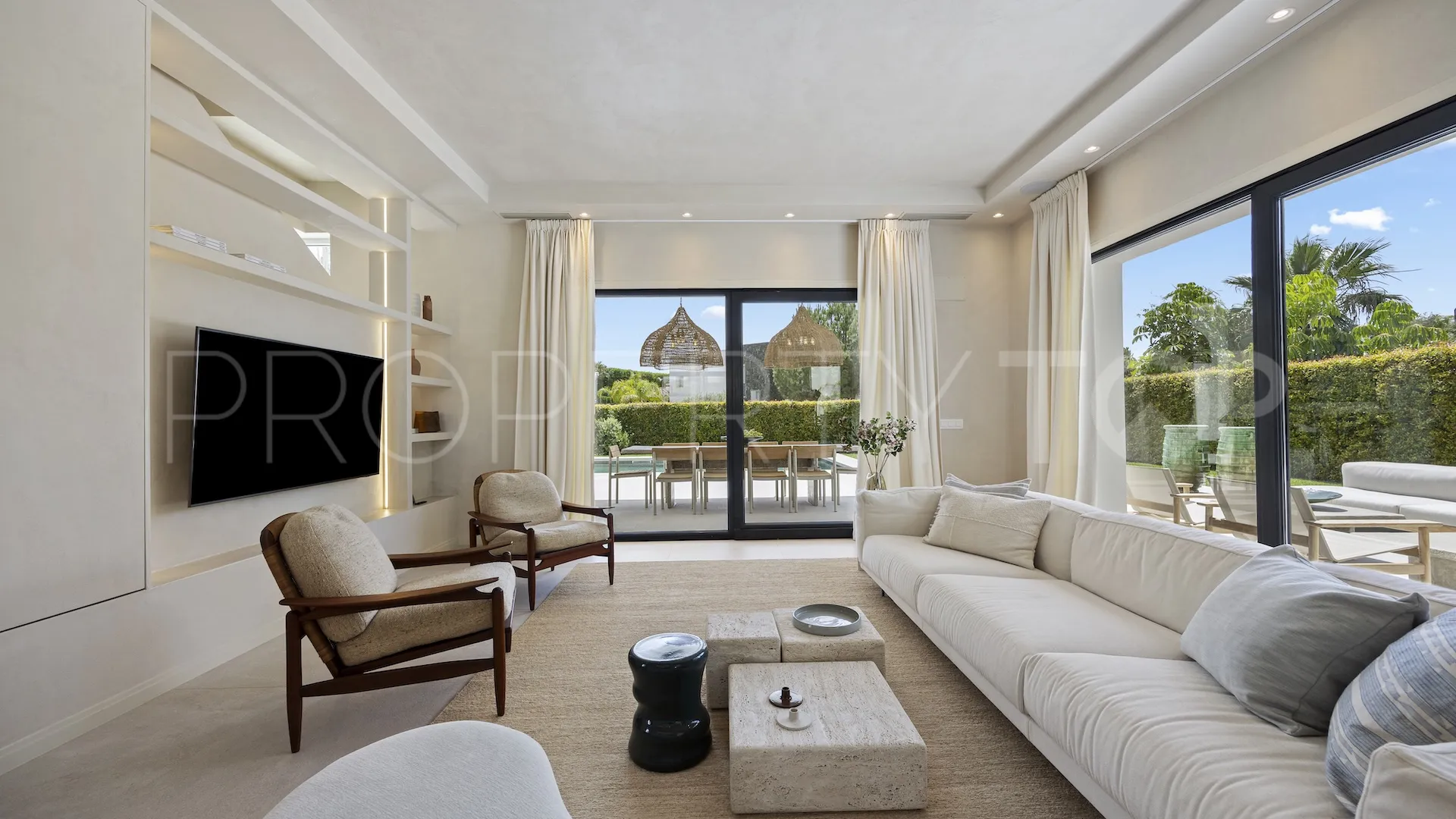 Buy 4 bedrooms villa in La Alqueria