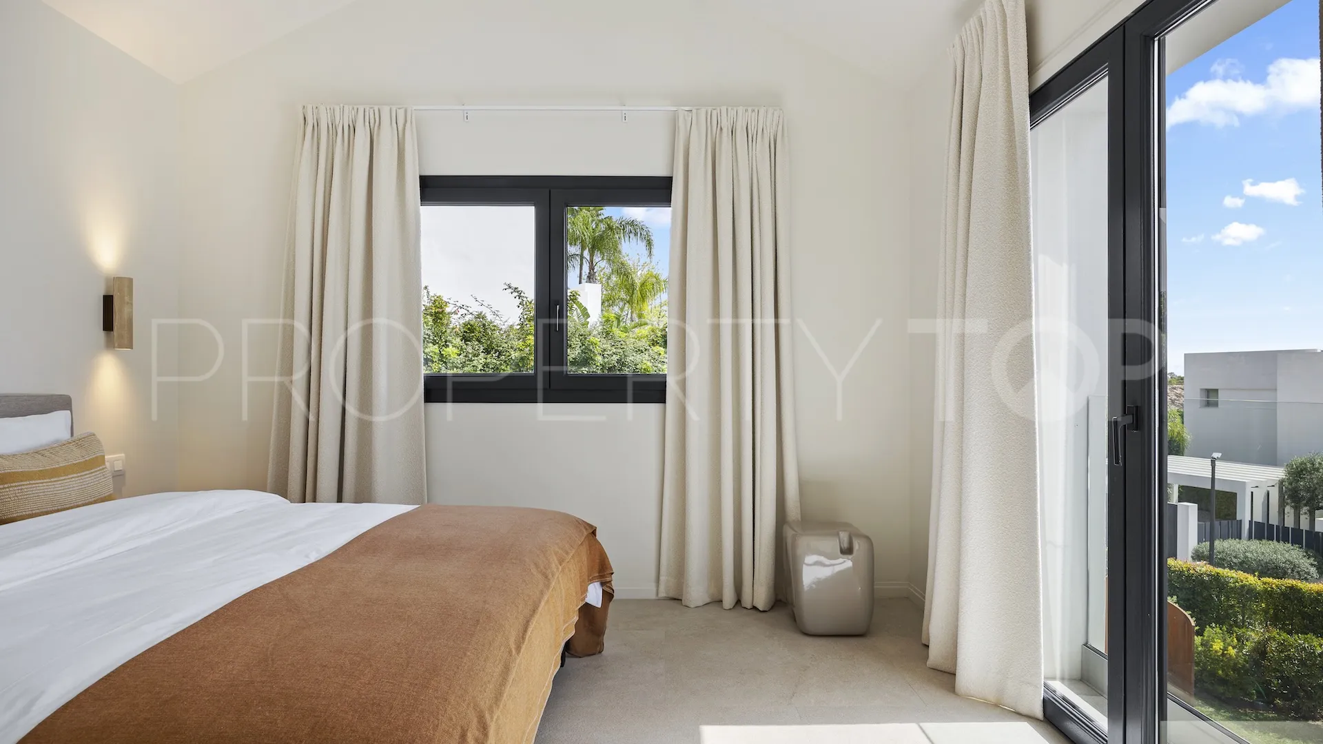 Buy 4 bedrooms villa in La Alqueria