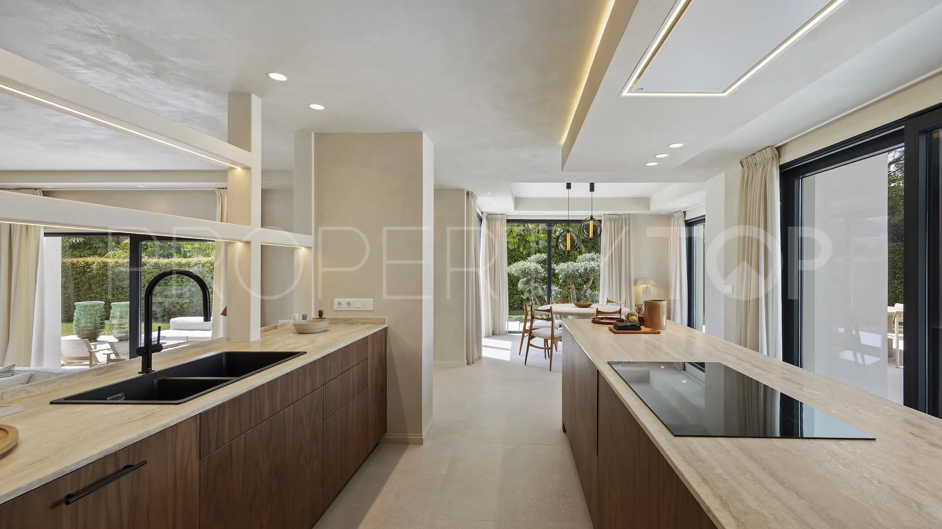 Buy 4 bedrooms villa in La Alqueria