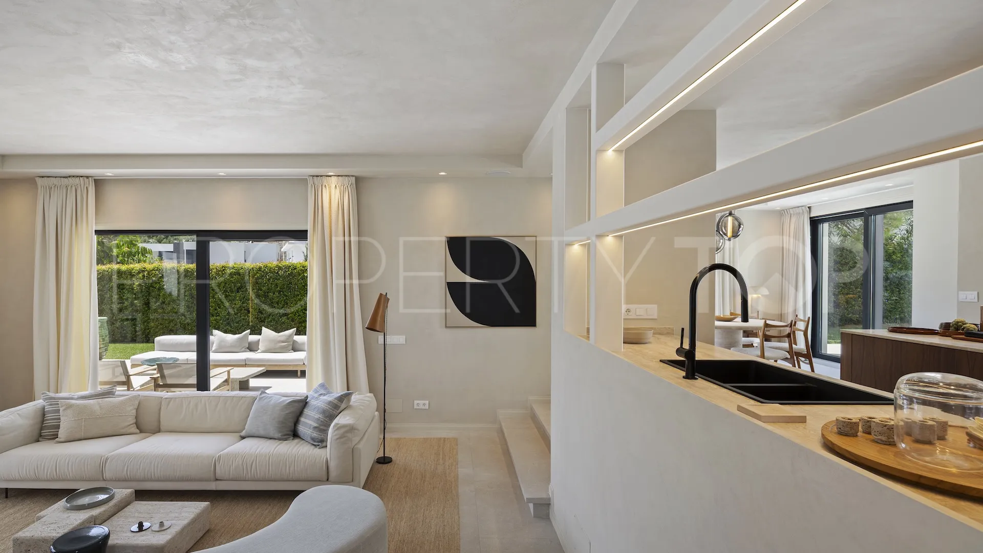 Buy 4 bedrooms villa in La Alqueria