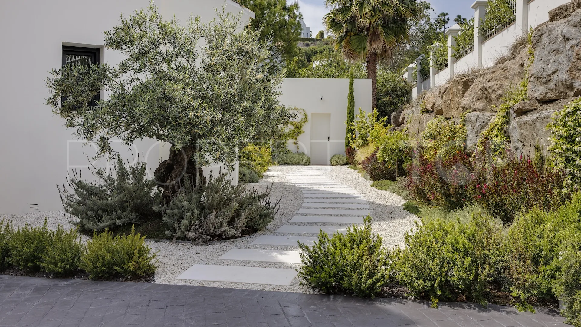 Buy 4 bedrooms villa in La Alqueria