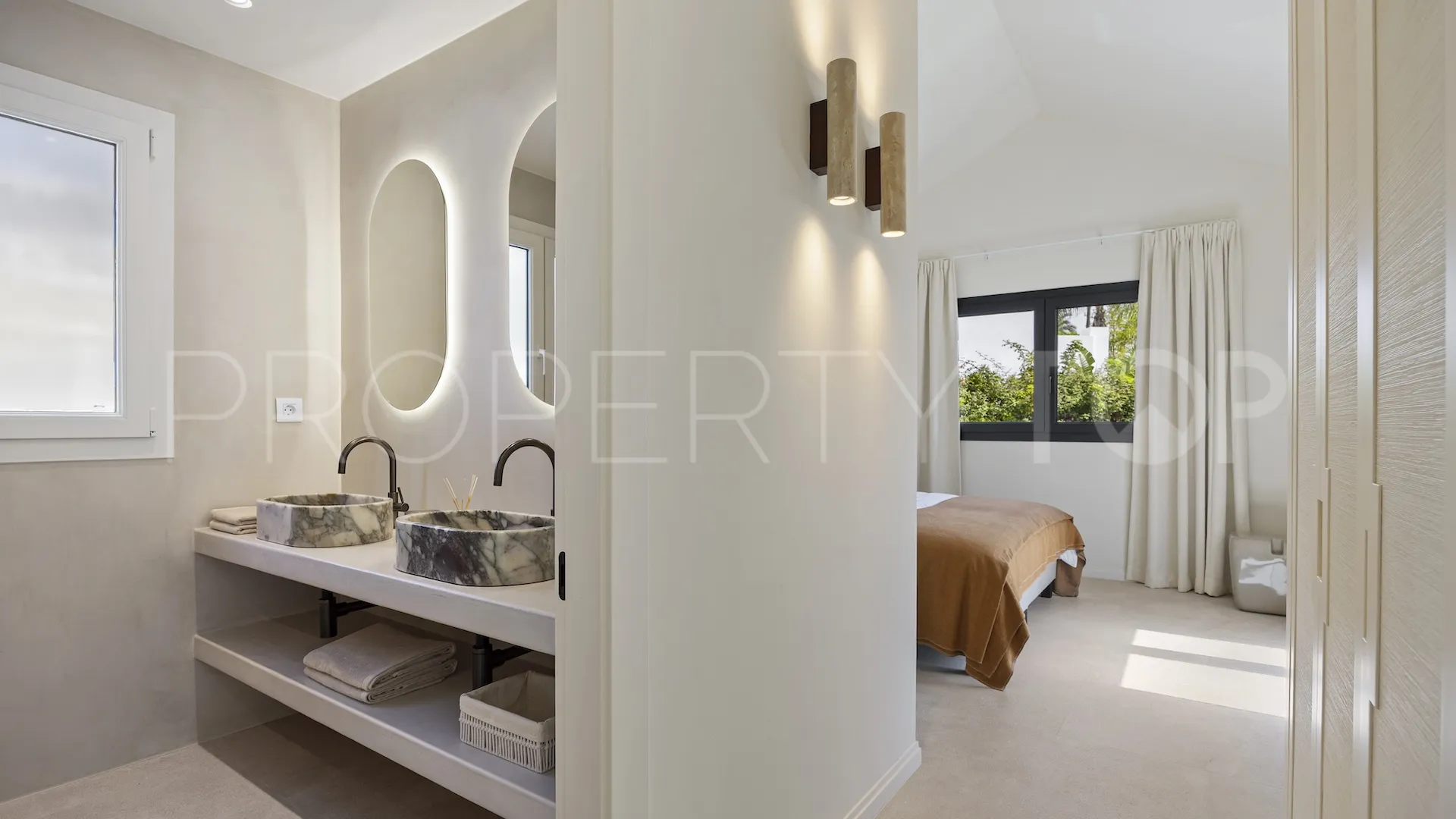 Buy 4 bedrooms villa in La Alqueria