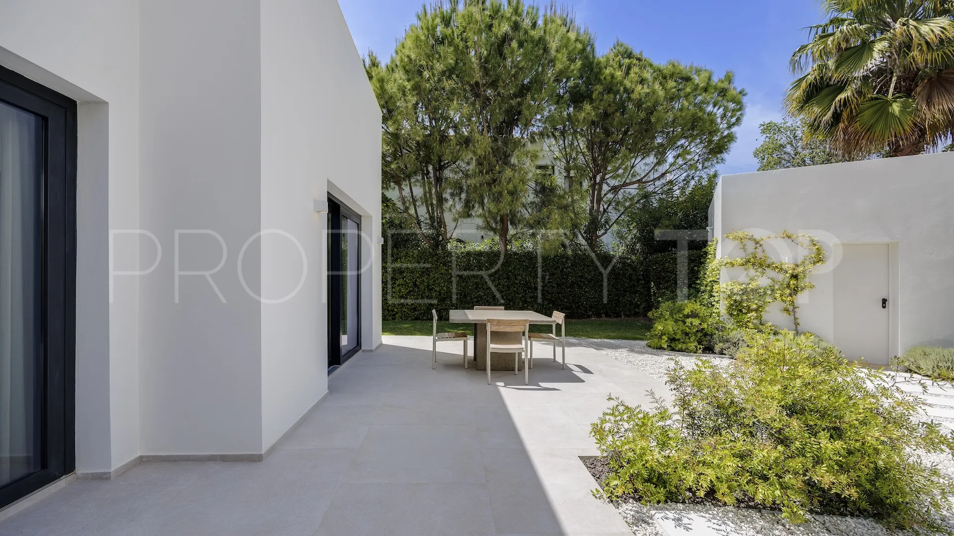 Buy 4 bedrooms villa in La Alqueria