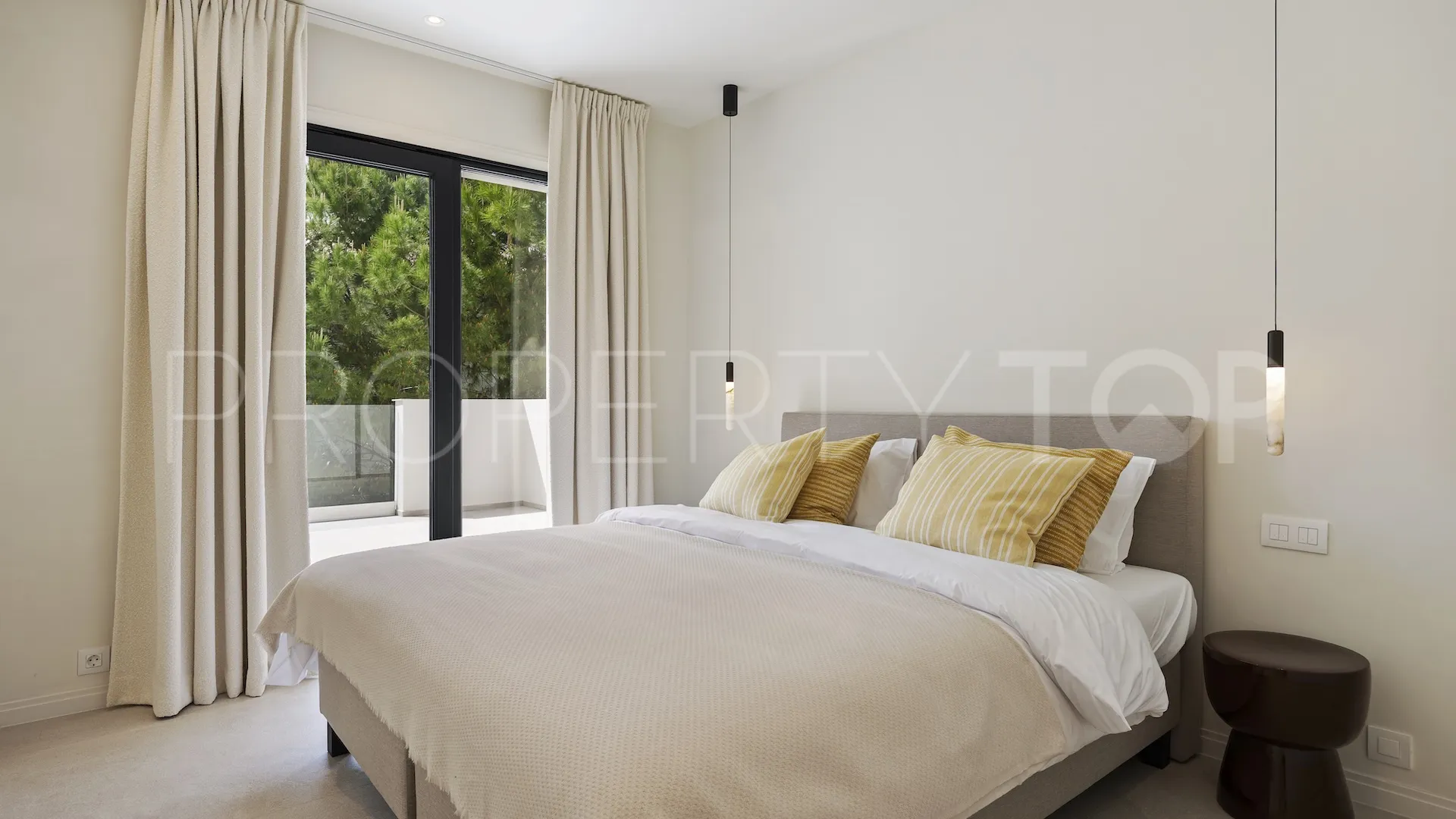Buy 4 bedrooms villa in La Alqueria