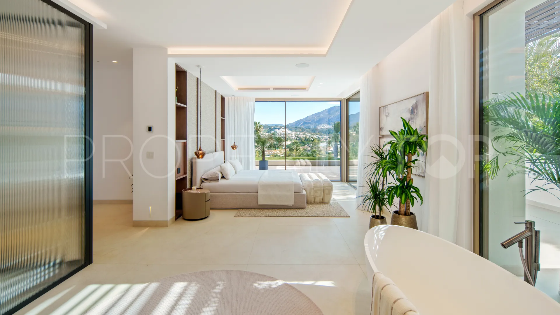 Buy Nueva Andalucia 5 bedrooms villa
