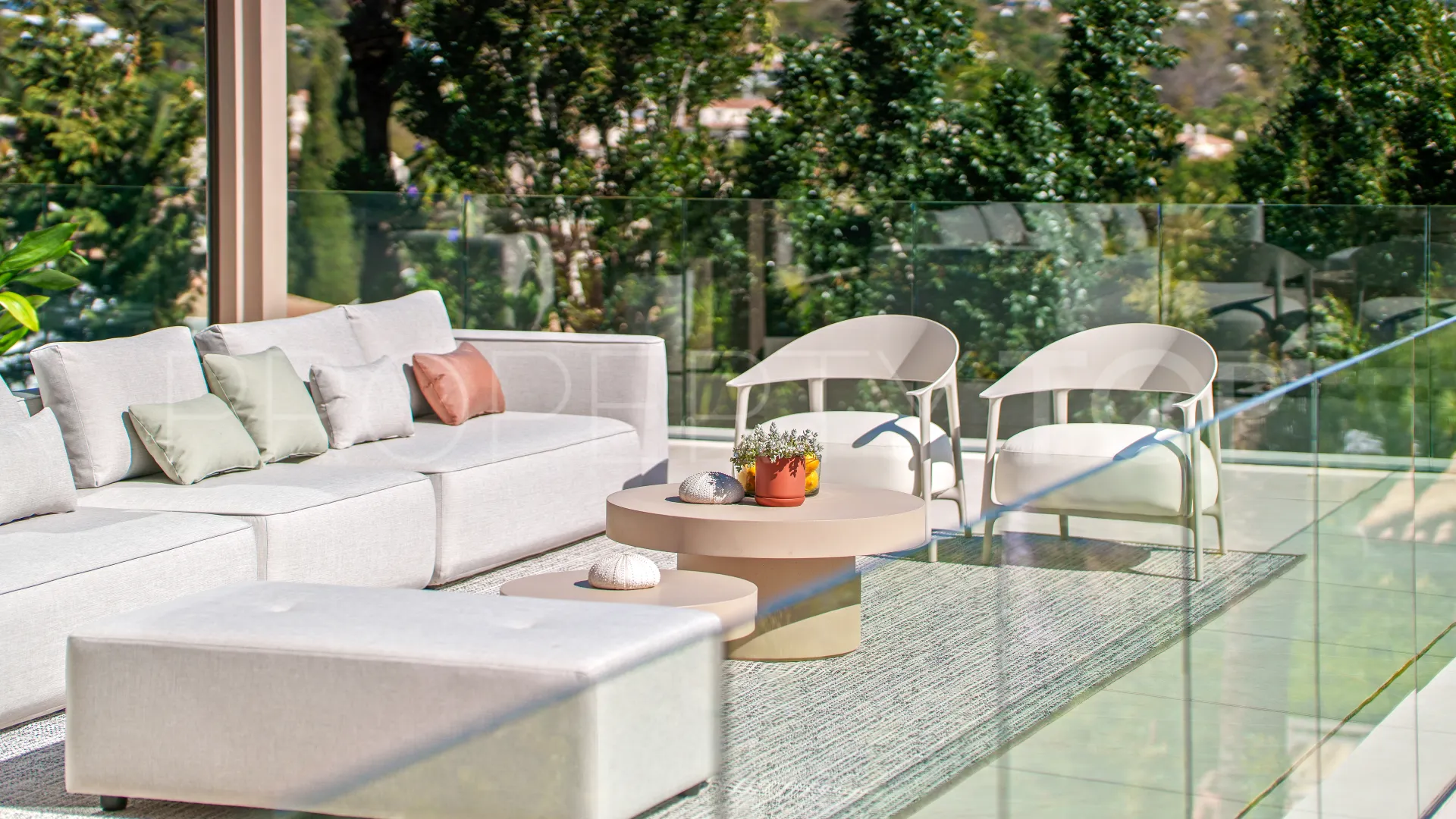 Buy Nueva Andalucia 5 bedrooms villa