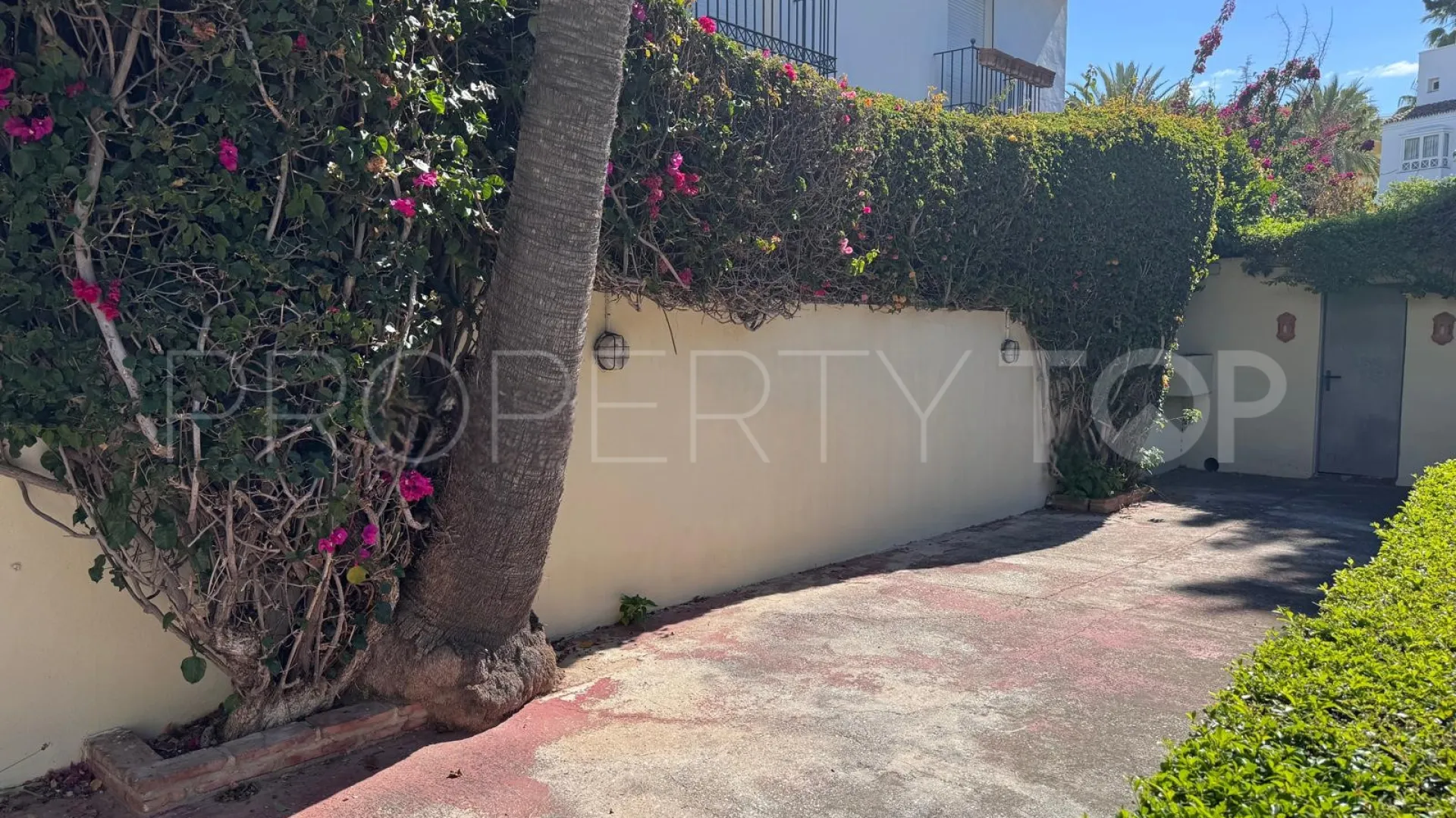 3 bedrooms villa in Beach Side Golden Mile for sale