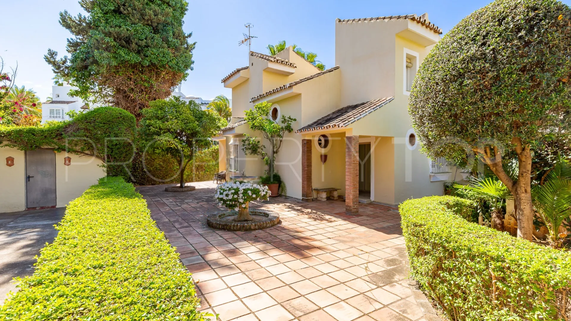 3 bedrooms villa in Beach Side Golden Mile for sale