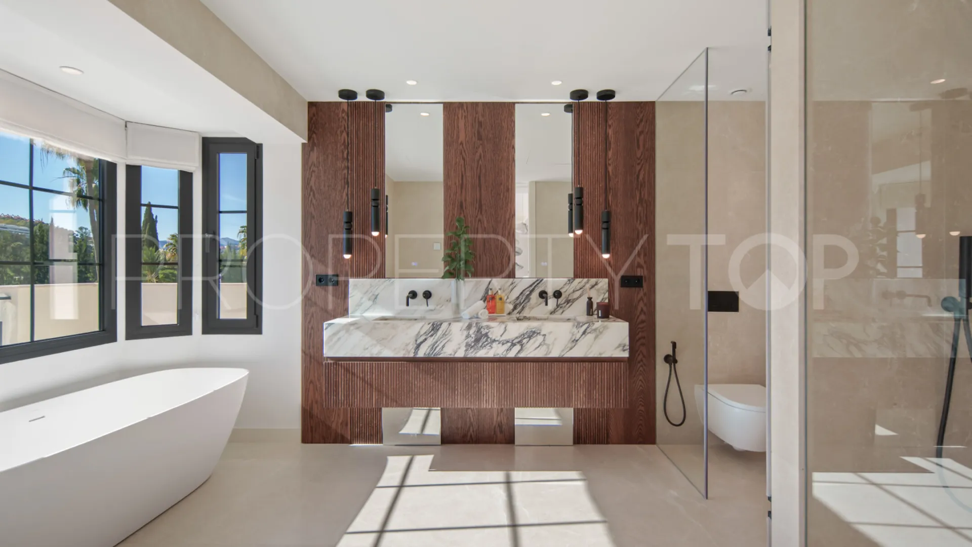 Villa en venta de 6 dormitorios en Nueva Andalucia