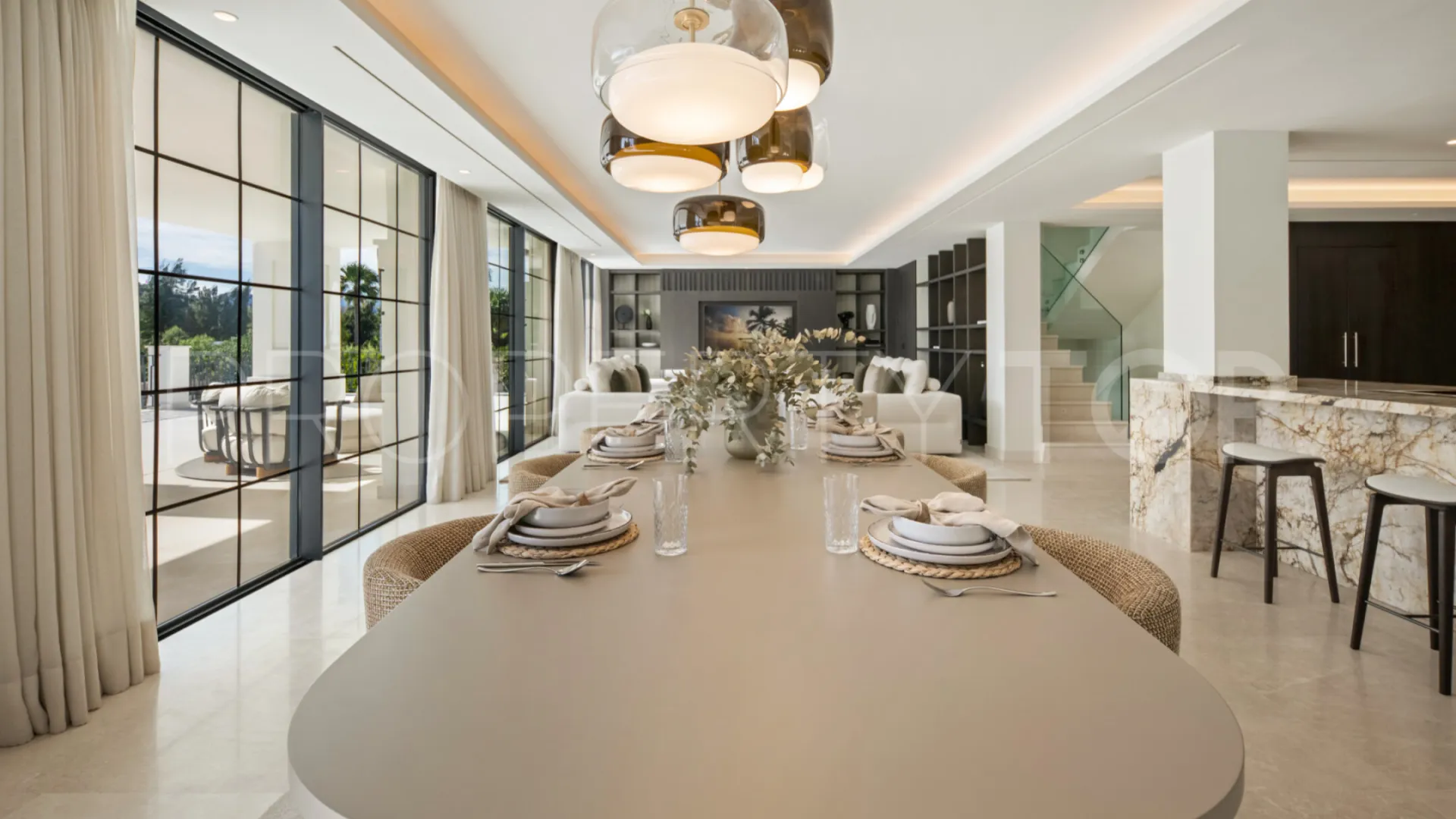 Villa en venta de 6 dormitorios en Nueva Andalucia