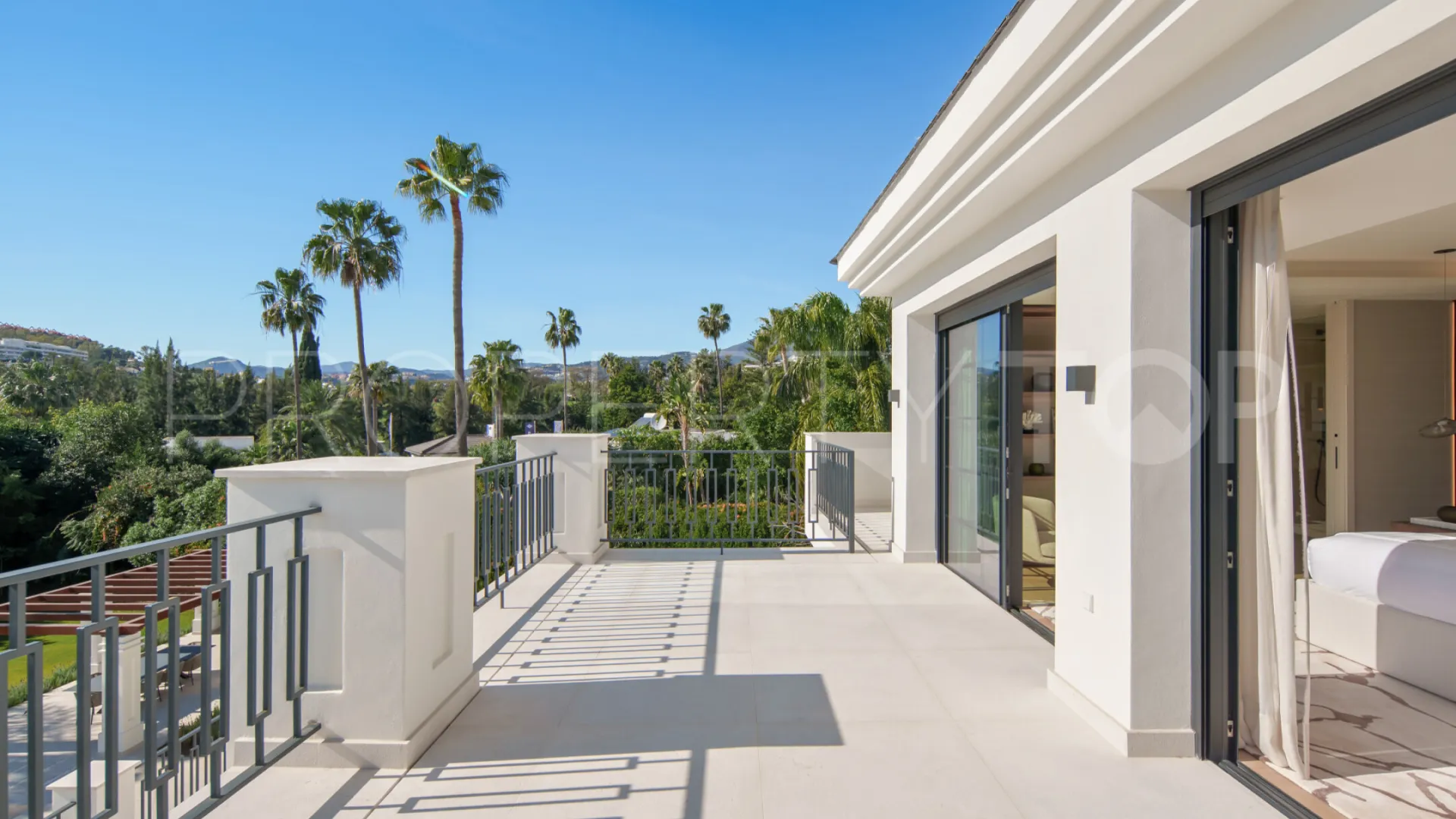 Villa en venta de 6 dormitorios en Nueva Andalucia