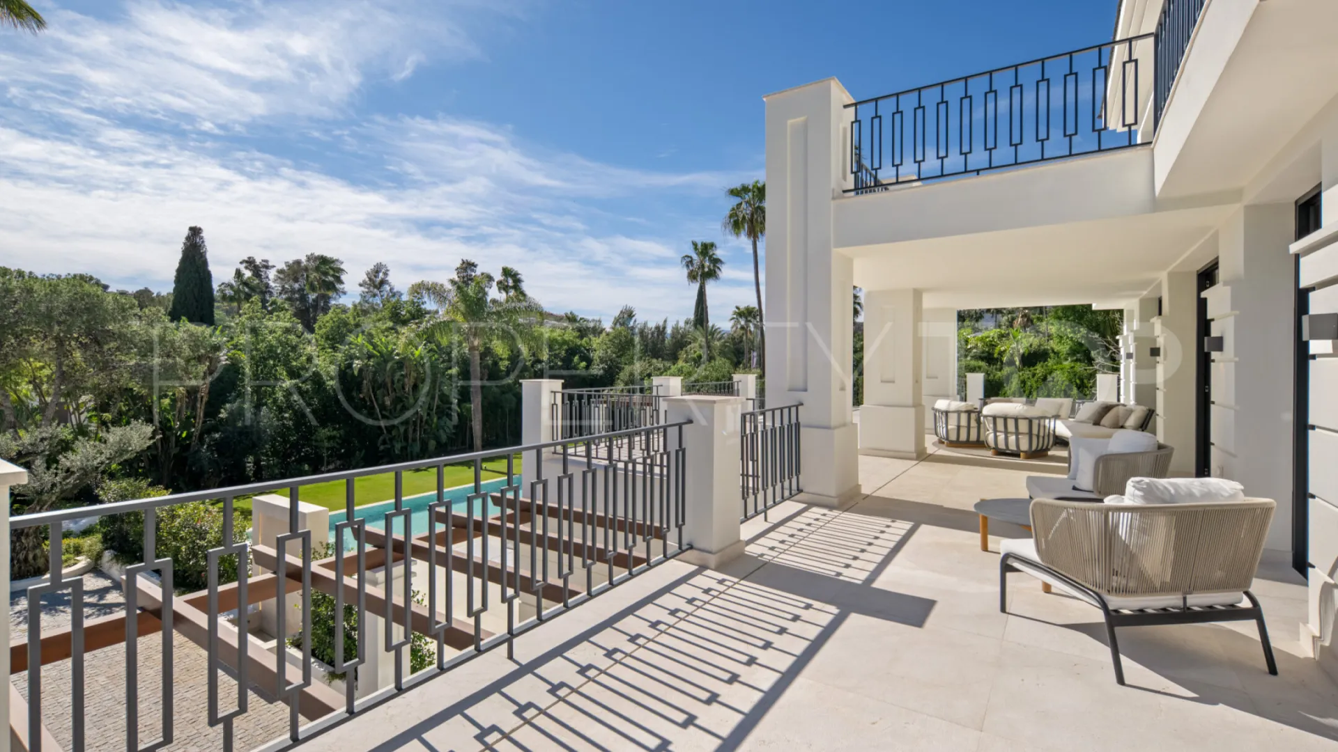 Villa en venta de 6 dormitorios en Nueva Andalucia