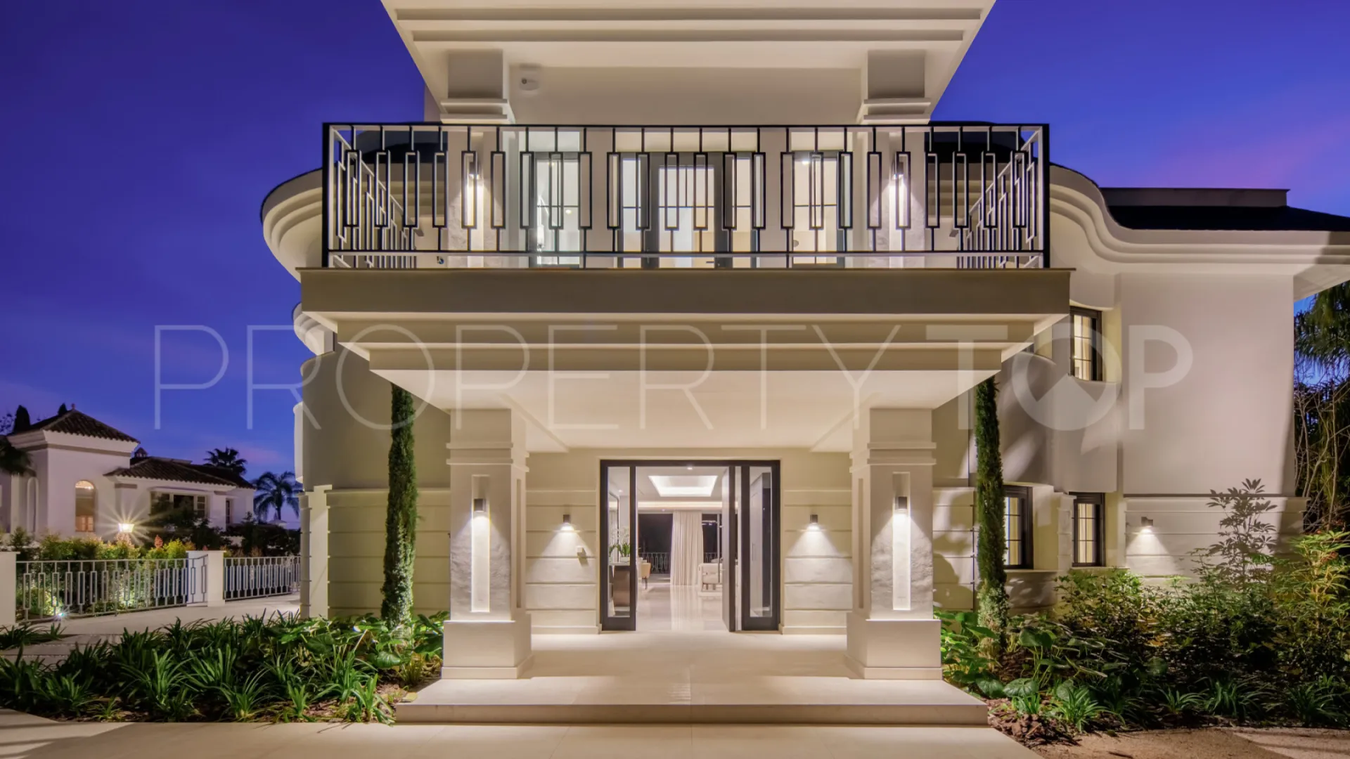 Villa en venta de 6 dormitorios en Nueva Andalucia