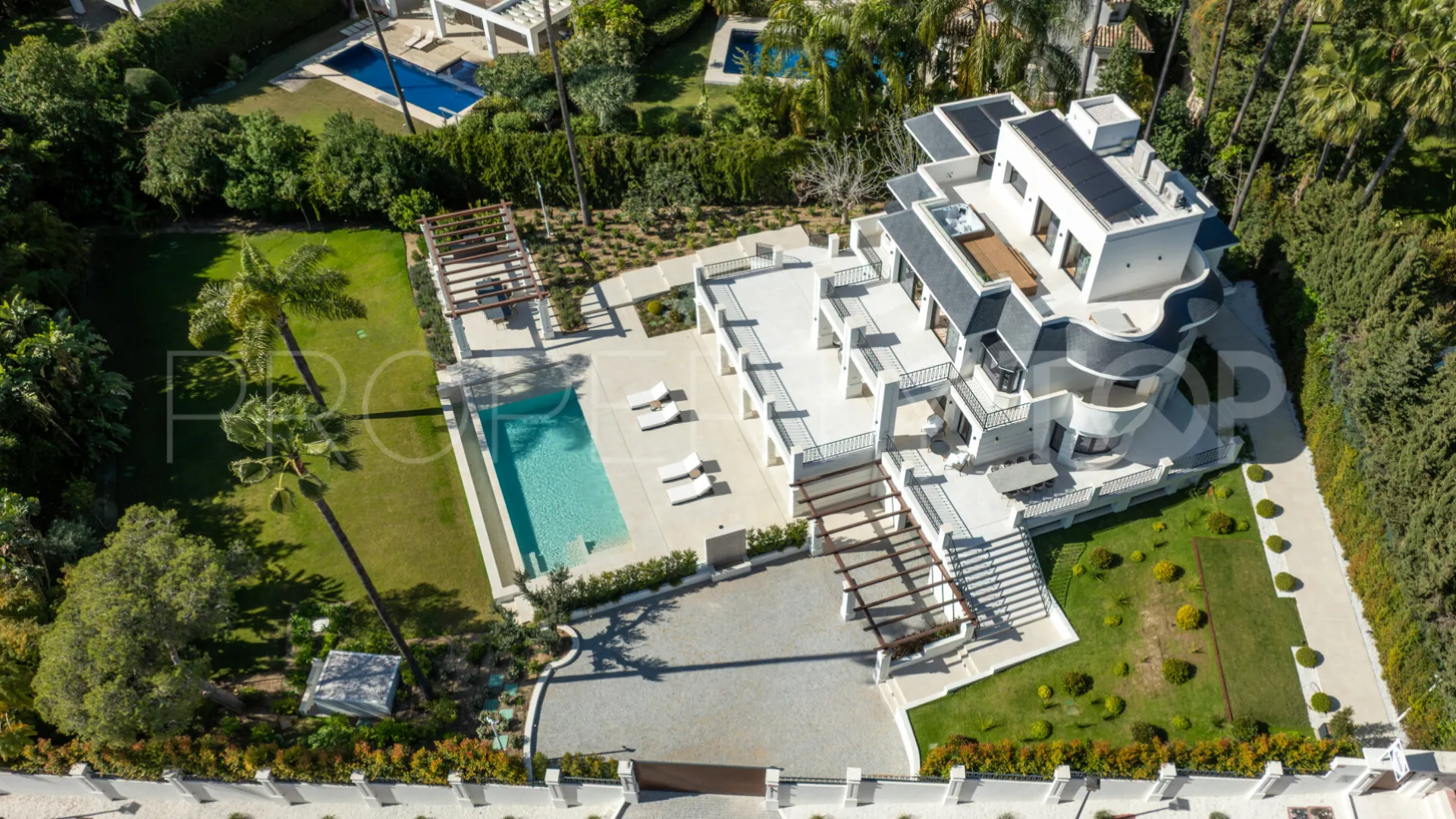 Villa en venta de 6 dormitorios en Nueva Andalucia