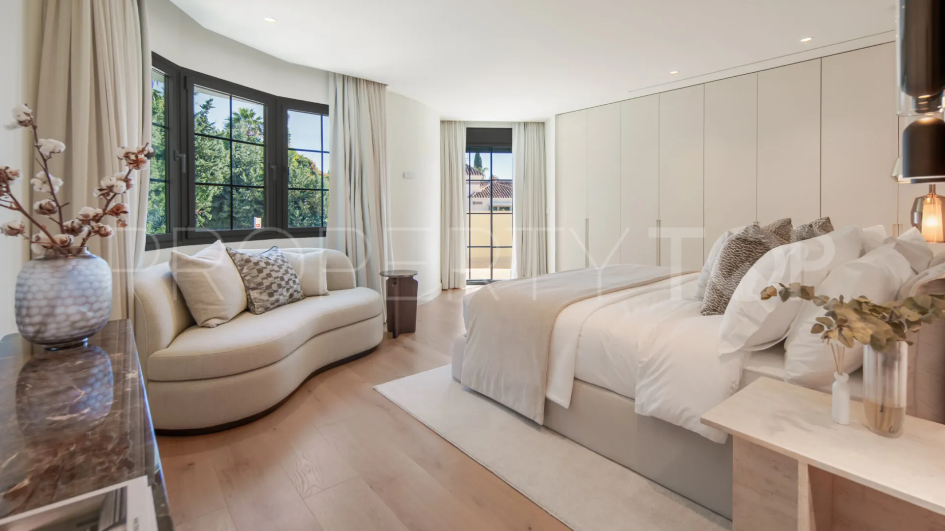 Villa en venta de 6 dormitorios en Nueva Andalucia