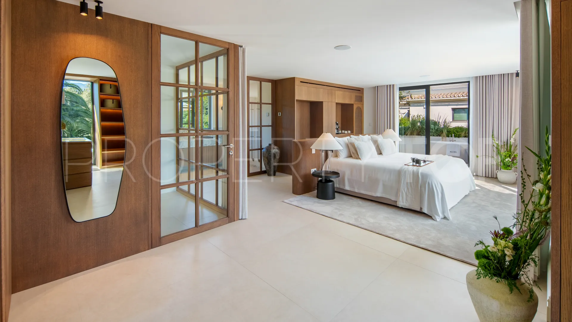 Comprar villa con 4 dormitorios en Nueva Andalucia
