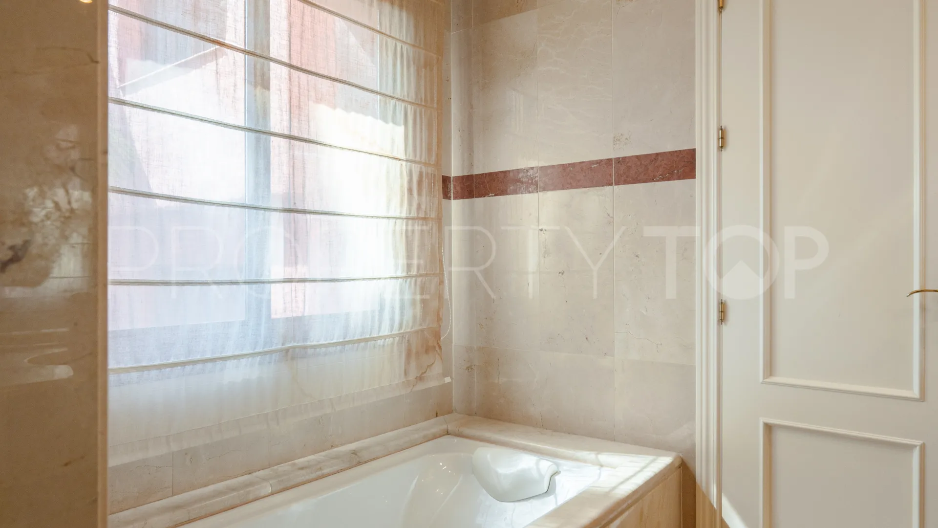 Duplex penthouse for sale in Estepona East with 3 bedrooms